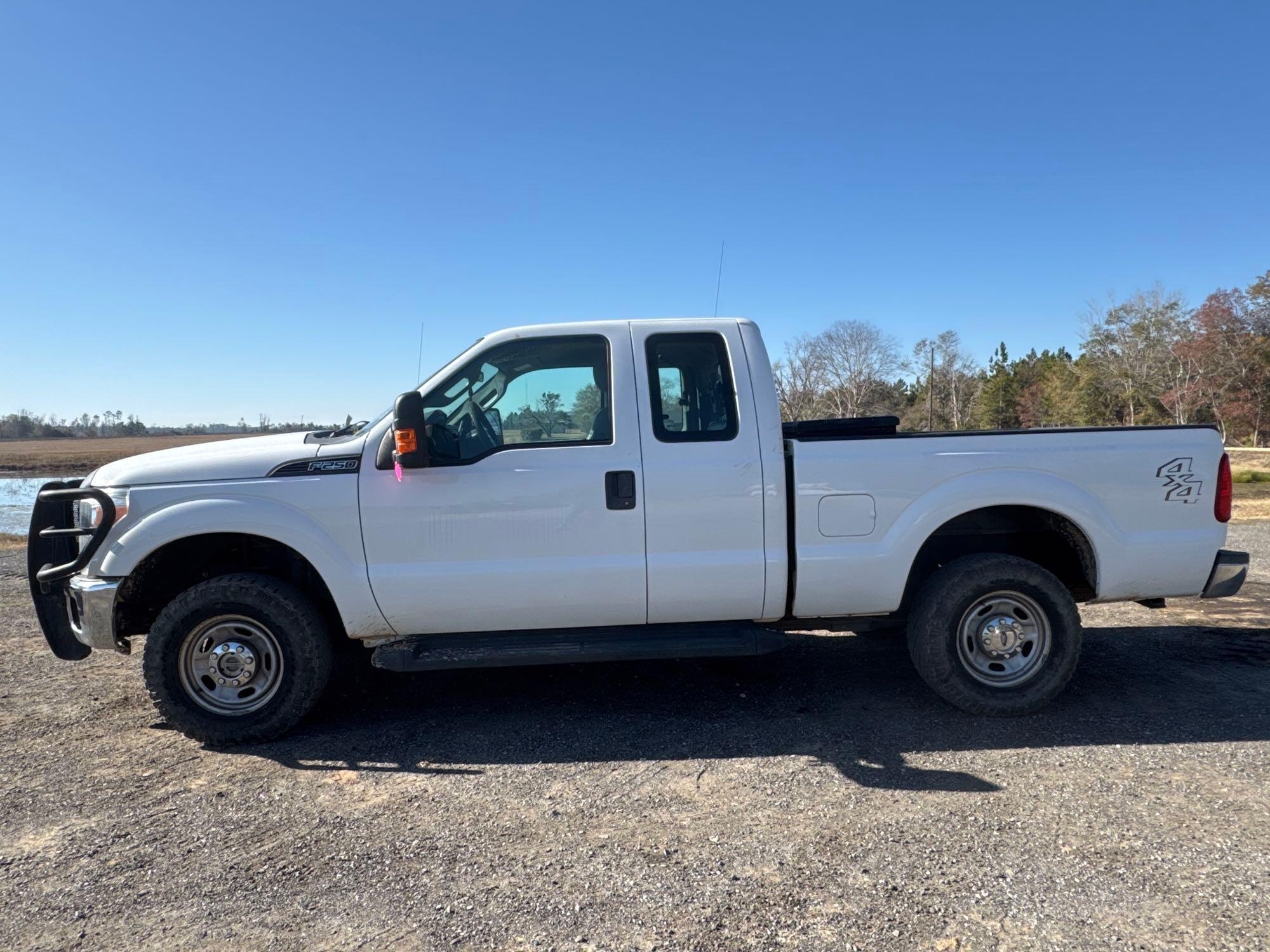 2015 FORD F-250 XL SUPER DUTY EXT CAB TRUCK (A59823)