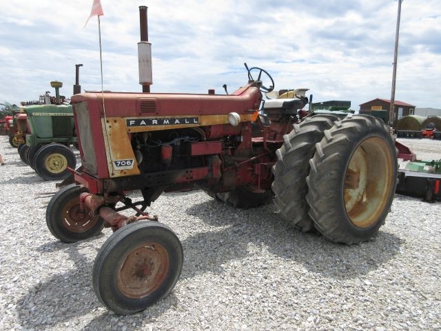 IH Farmall 706 Tractor (A50514)