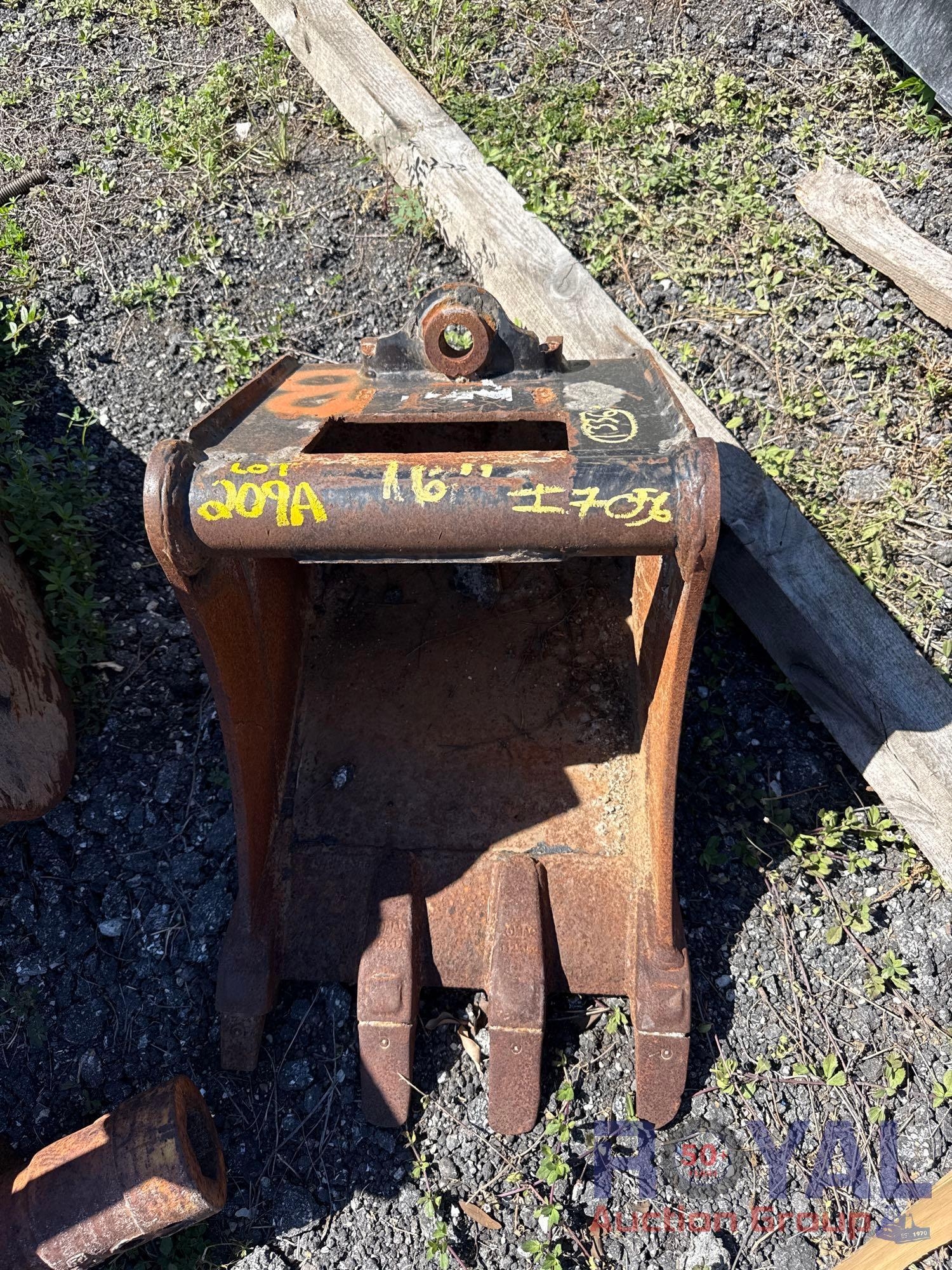 16in Digging Tooth Bucket Excavator Attachment (A55787)