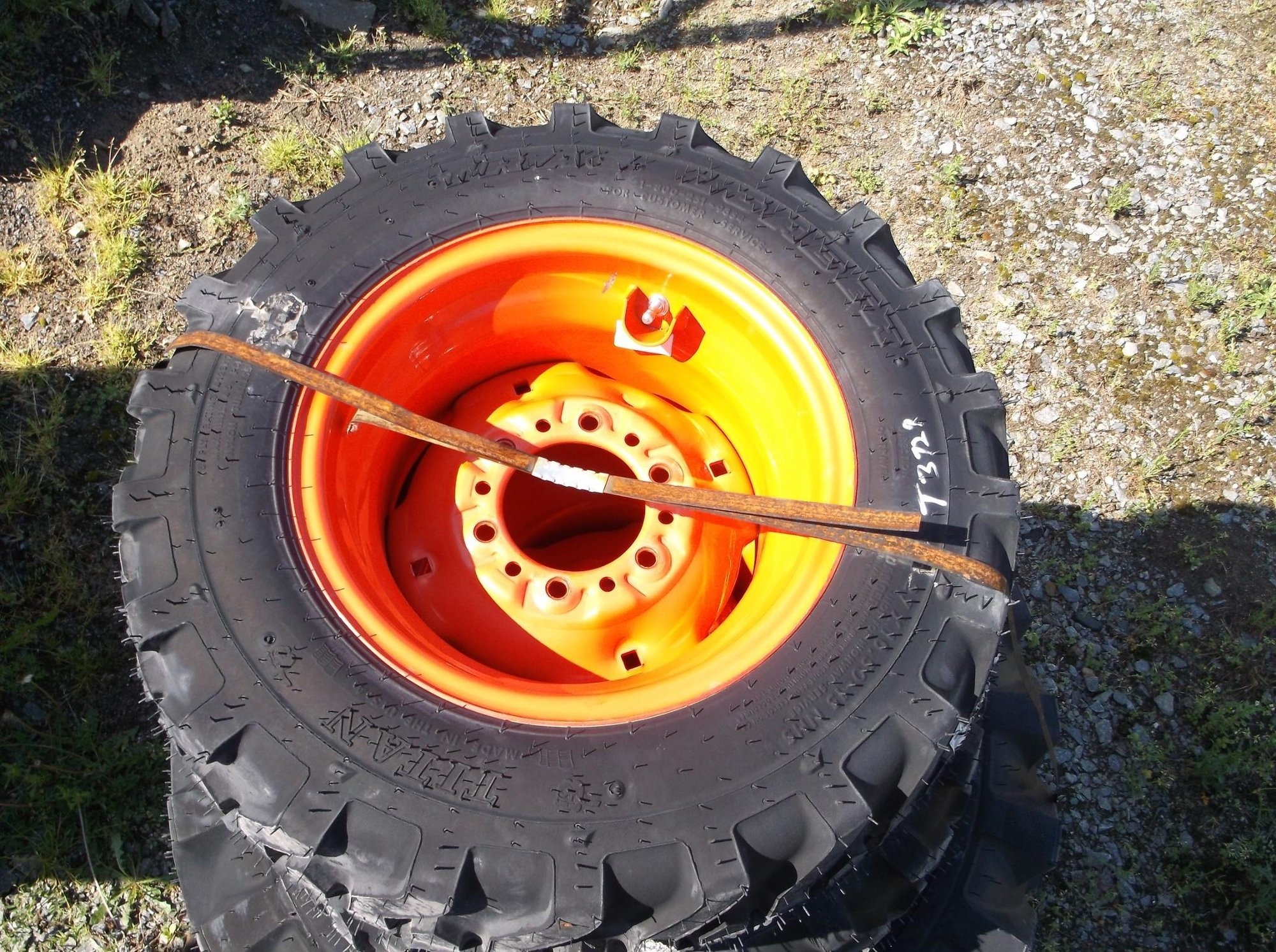 Set of AG R4 Wheels and Tires (A50397)