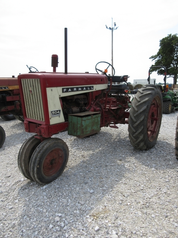 IH Farmall 504 Tractor (A50514)