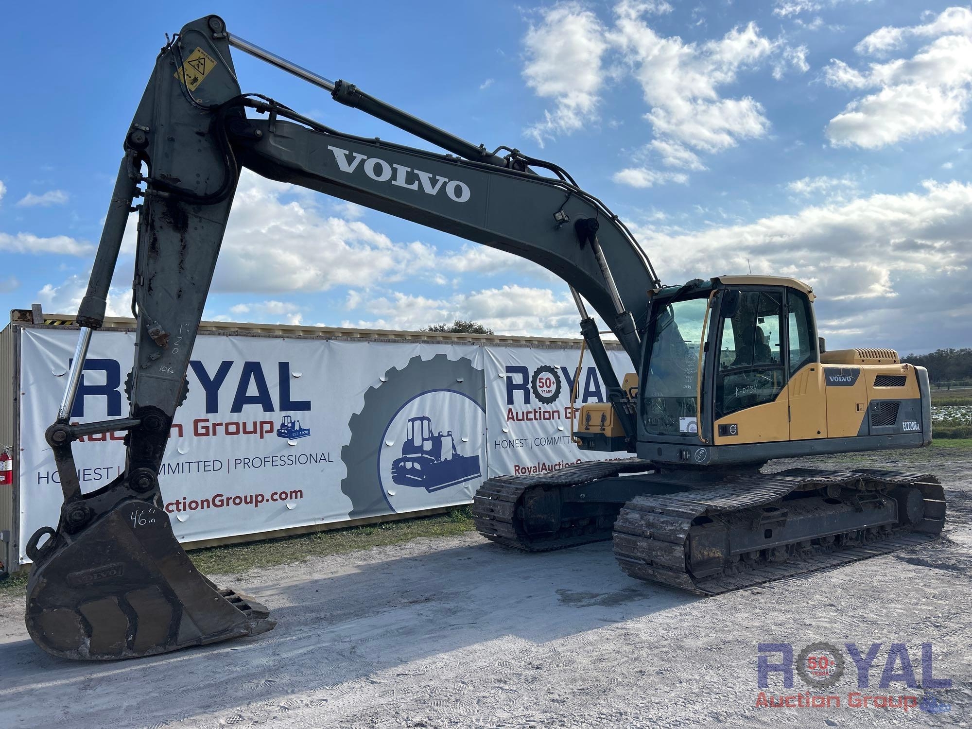 2014 Volvo EC220DL Hydraulic Excavator (A44571)