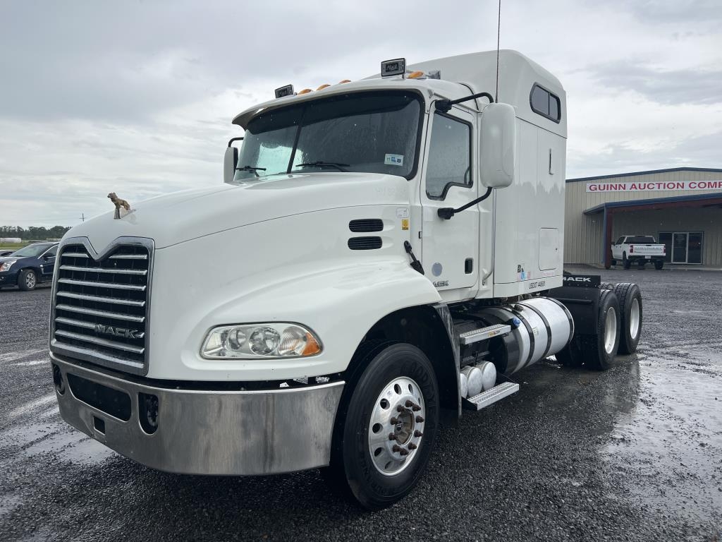 2018 Mack PINNACLE CXU613 Sleeper Truck Tractor (A53117)
