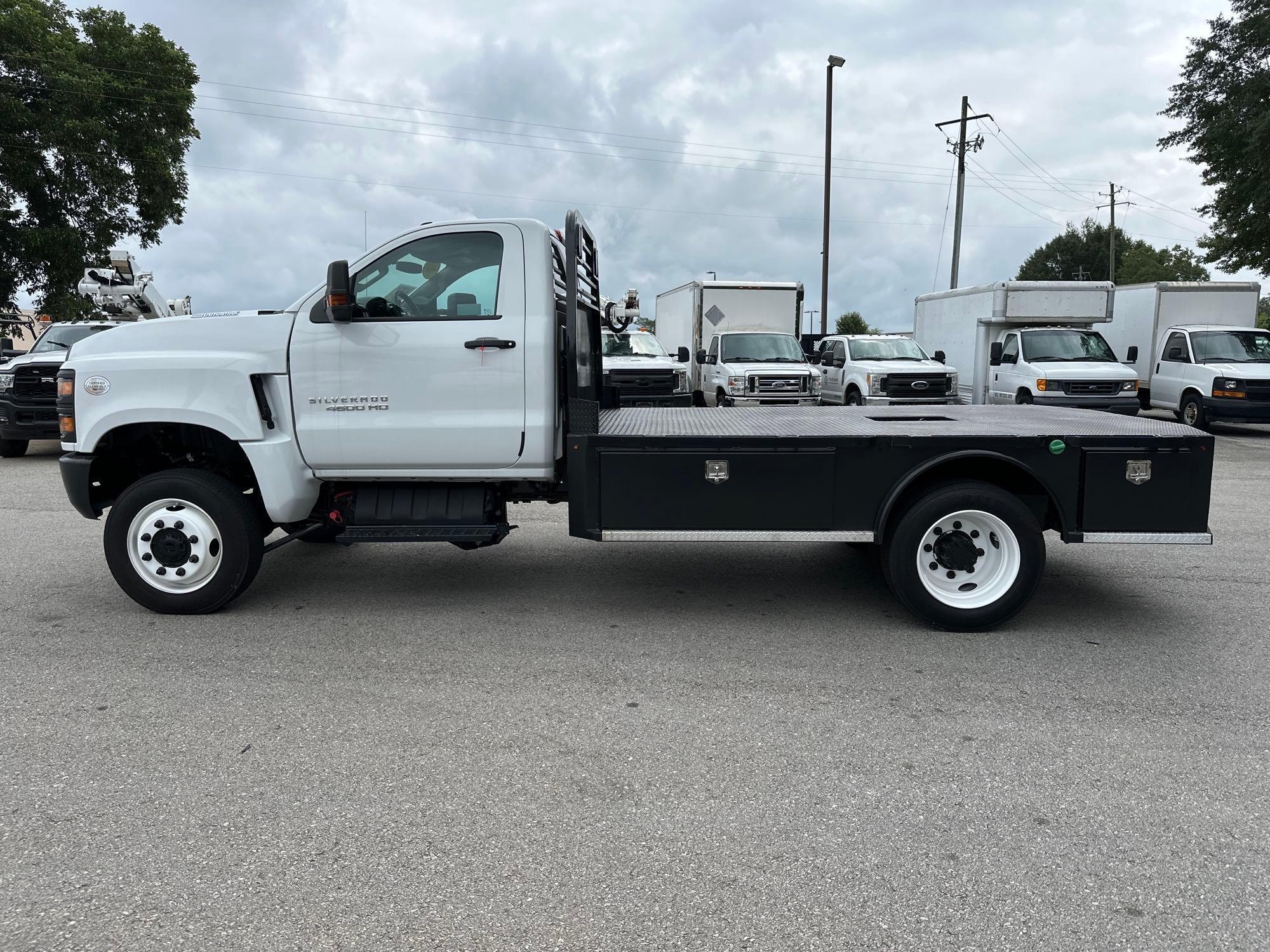 2021 Chevrolet Silverado 4500HD / Silverado 5500HD Flat Bed, VIN # 1HTKJPVK3MH814615 (A51572)