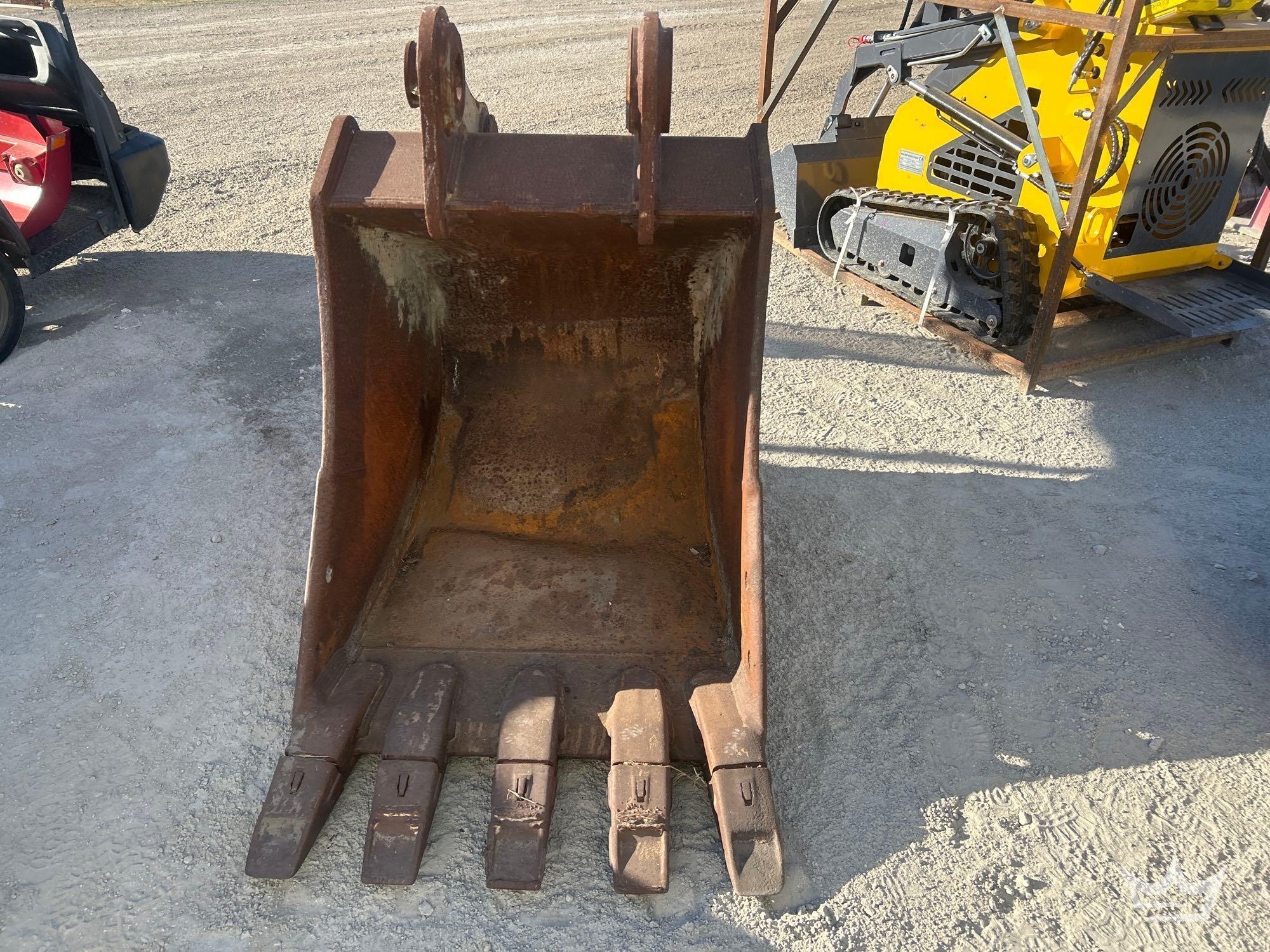 36in Digging Tooth Bucket Excavator Attachment (A56857)