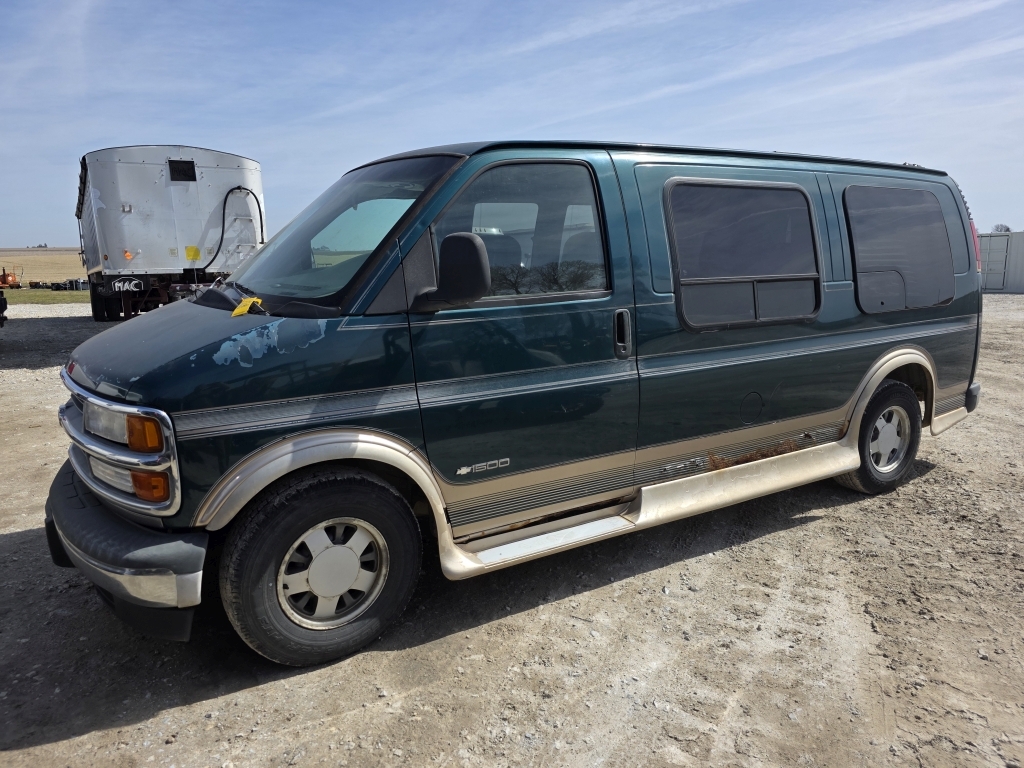 2000 Chevrolet 1500 Conversion Van (A66408)