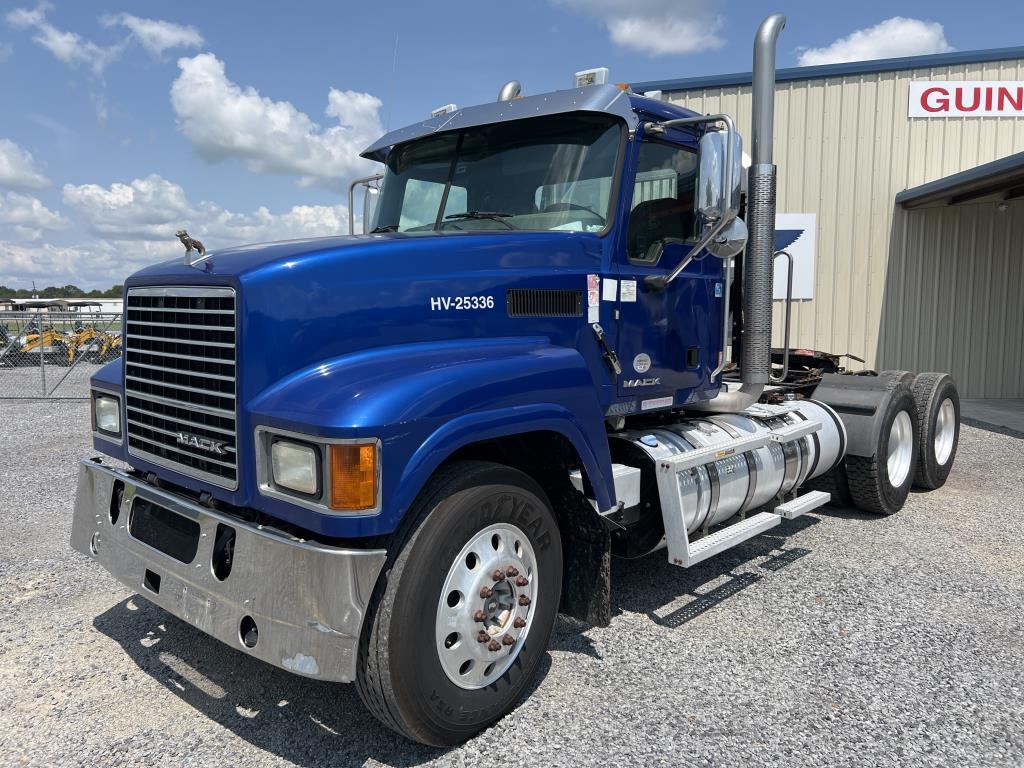 2017 Mack CHU613 Day Cab Truck Tractor (A53117)