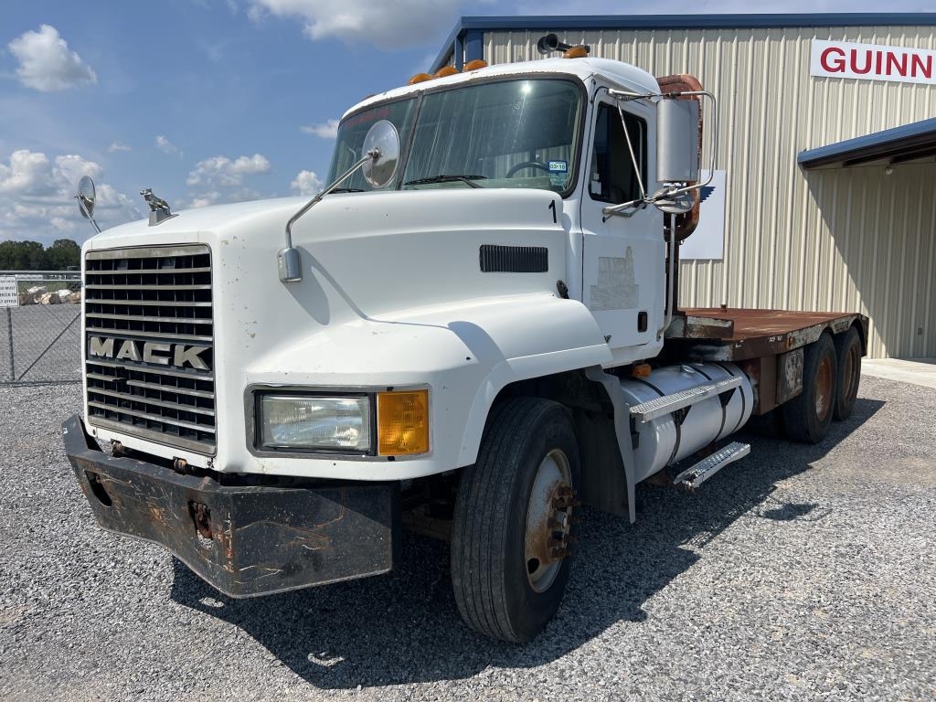 2000 Mack CH613 Day Cab Winch Truck (A53117)