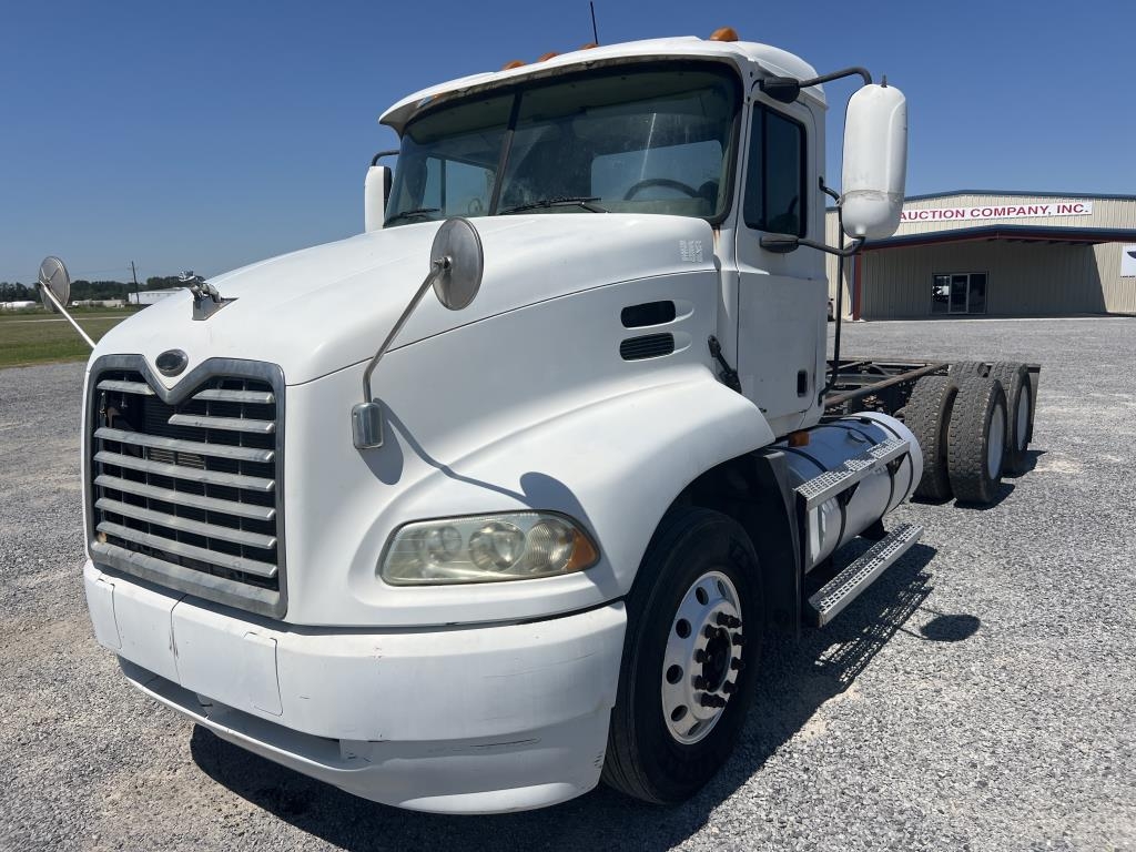 2002 Mack CX613 Cab & Chassis (A53117)