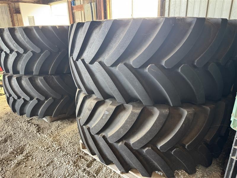 LIKE NEW John Deere 10 Lug Sprayer Wheels and Tires (A53473)