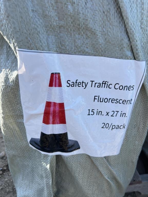 UNUSED Safety Traffic Cones (A53117)