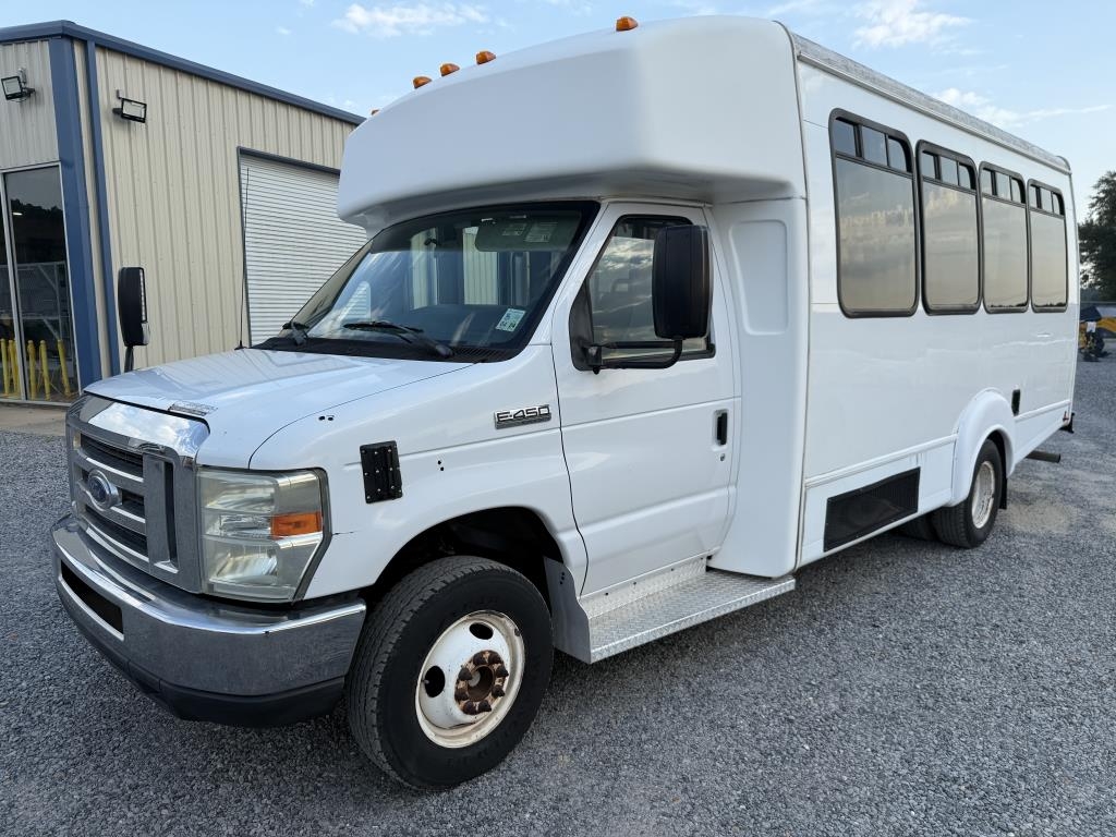 2013 Ford E450 Shuttle Bus (A53117)