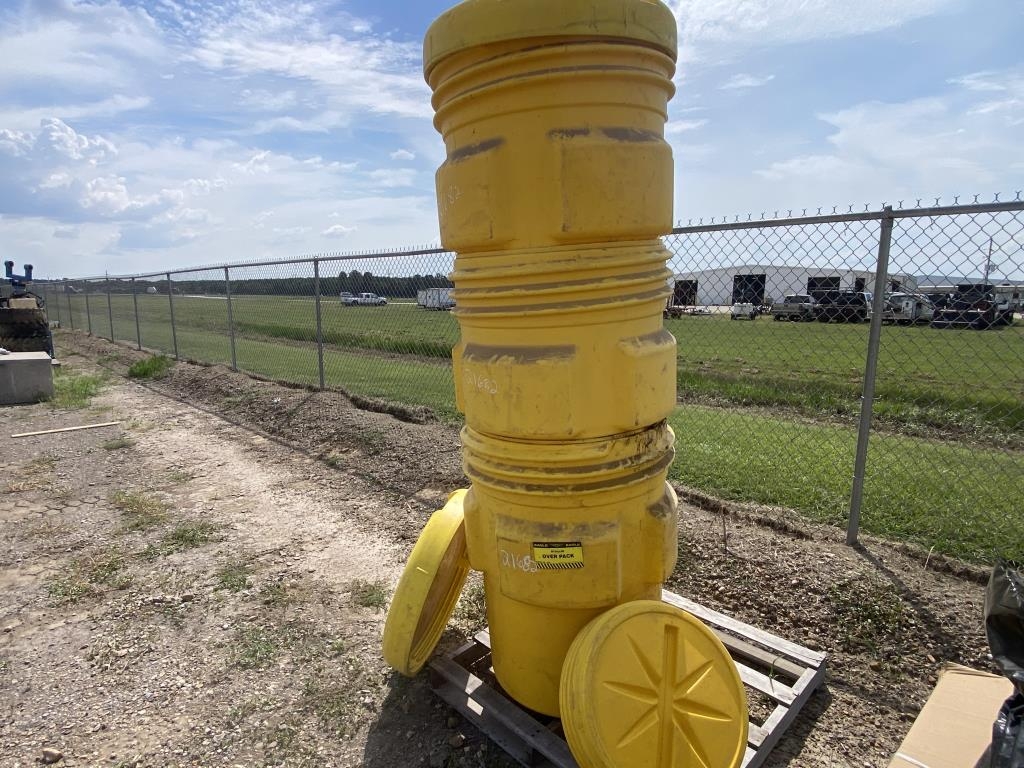 3 plastic drums (A53117)