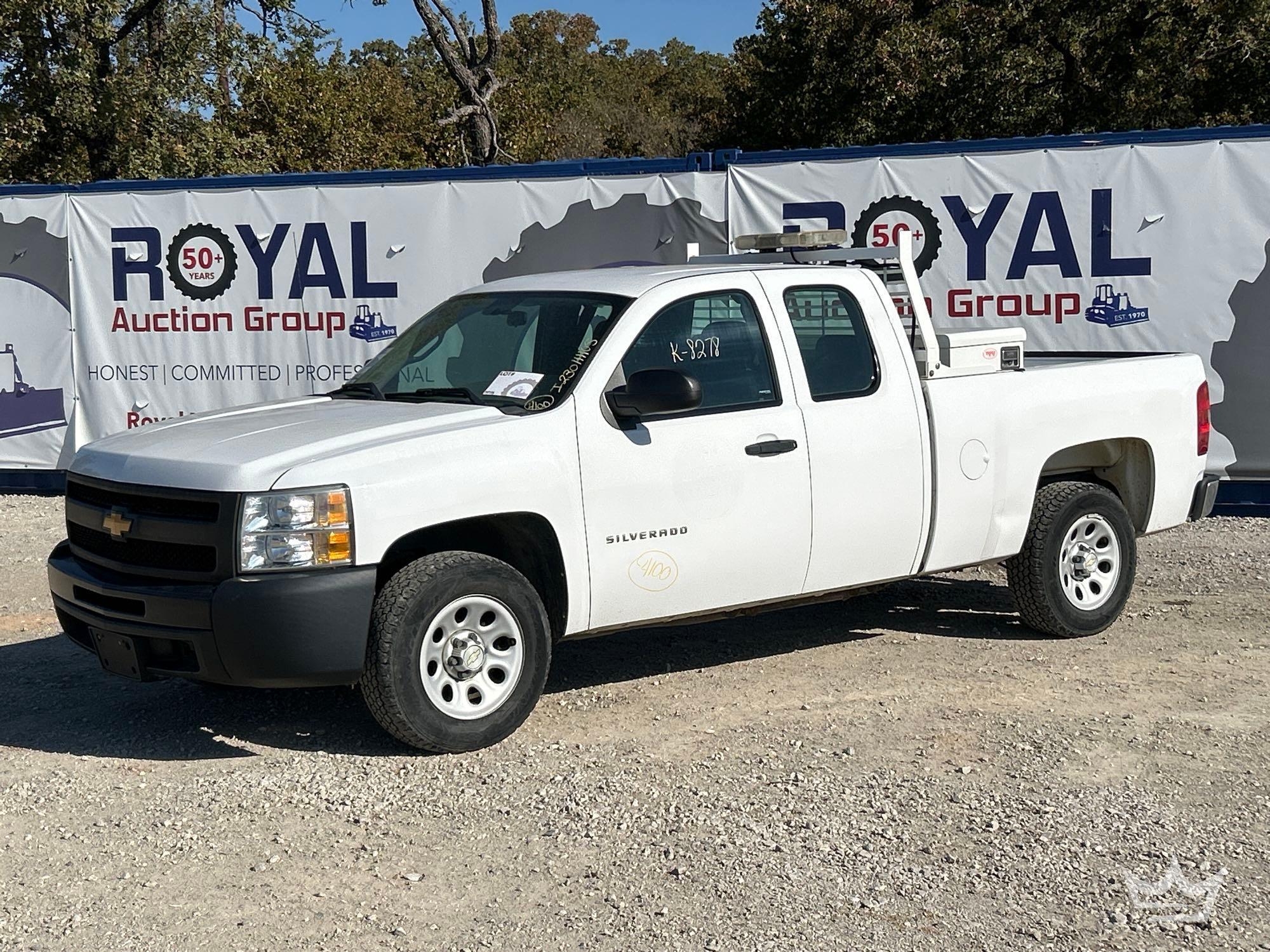 2013 Chevrolet Silverado 1500 Ext. Cab Pickup Truck (A55973)