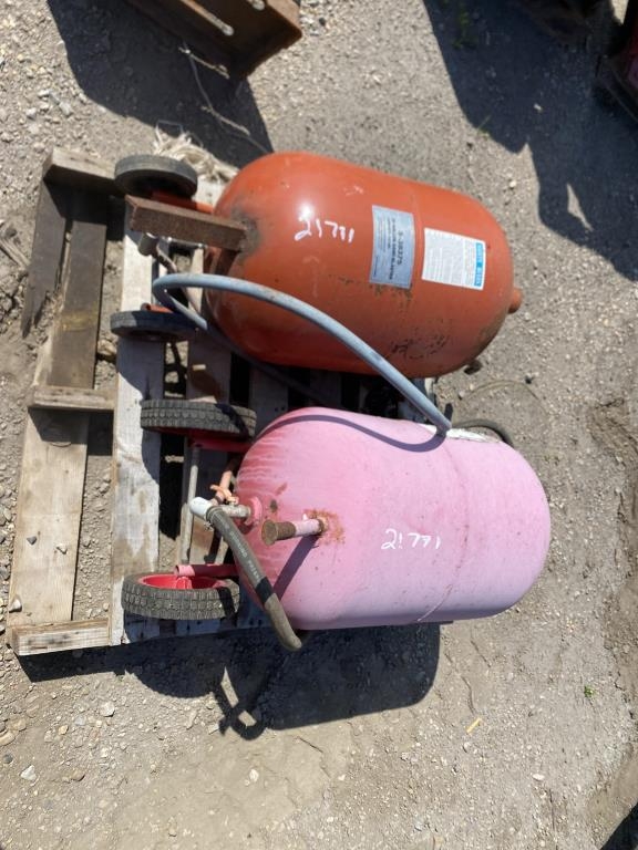 1 pallet of (2) 20 gallon sand blaster (A53117)
