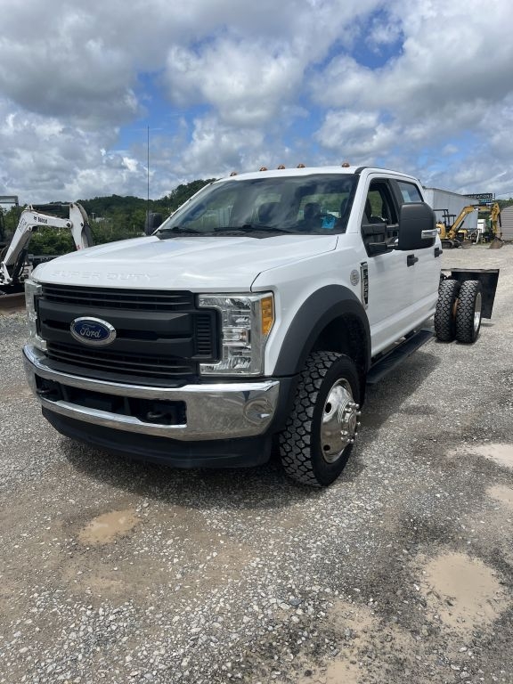 2017 Ford 550 XL, Cab and Chassis, Crew Cab (A52384)