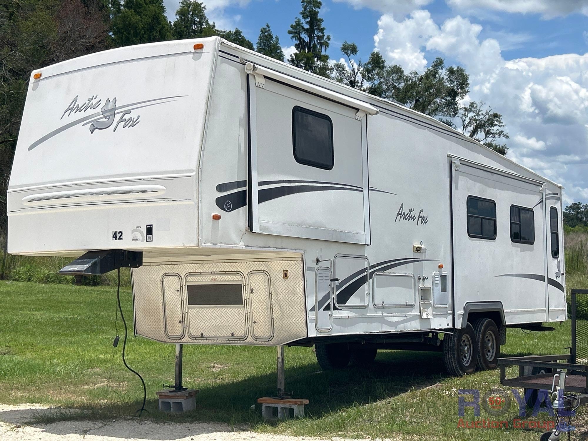 2005 Northwood Artic Fox 29V T/A 34ft. 5th Wheel Travel Trailer (A51694)