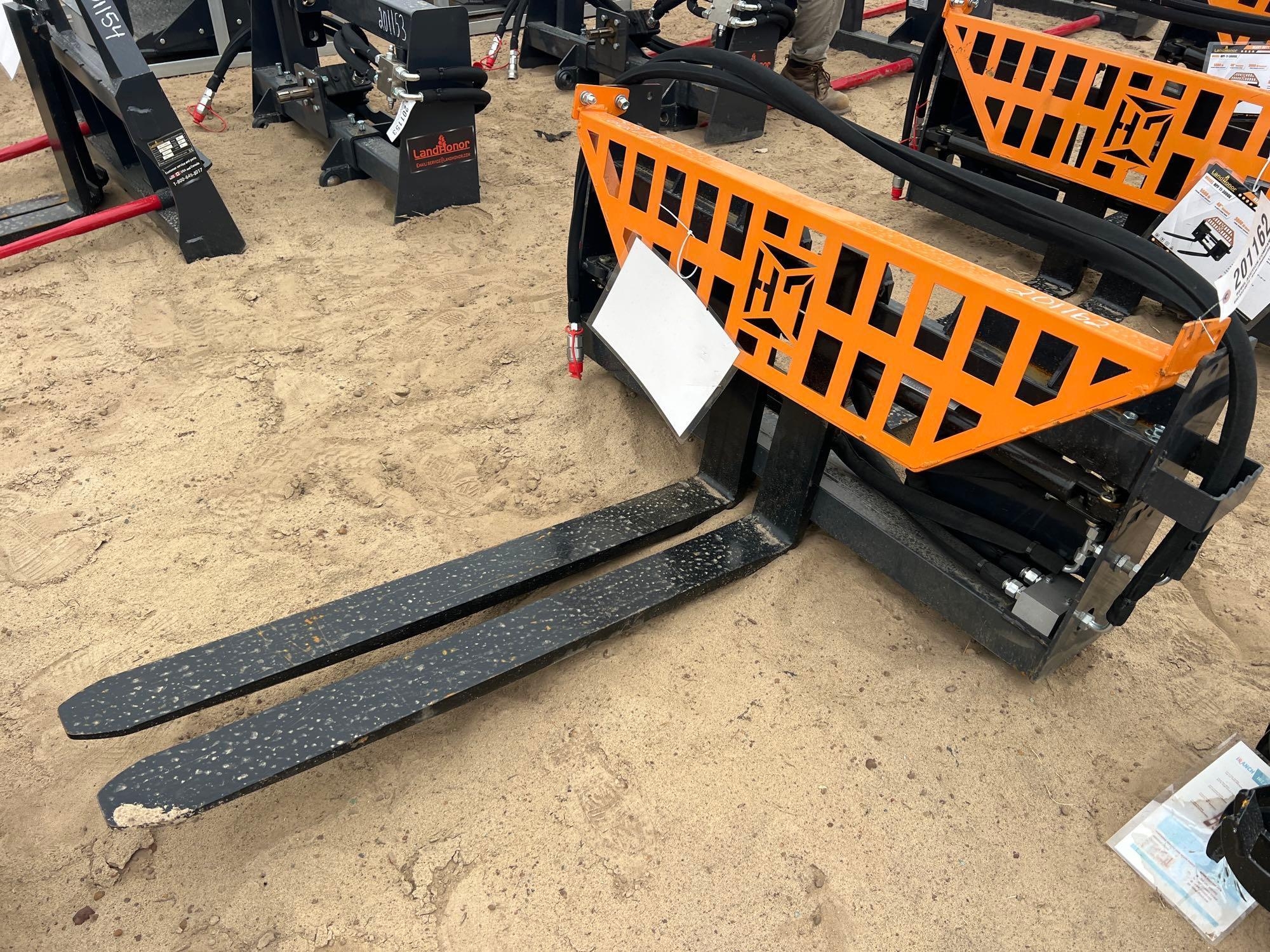 UNUSED LANDHONOR HPF-11-3000G HYD PALLET FORKS (A54757)