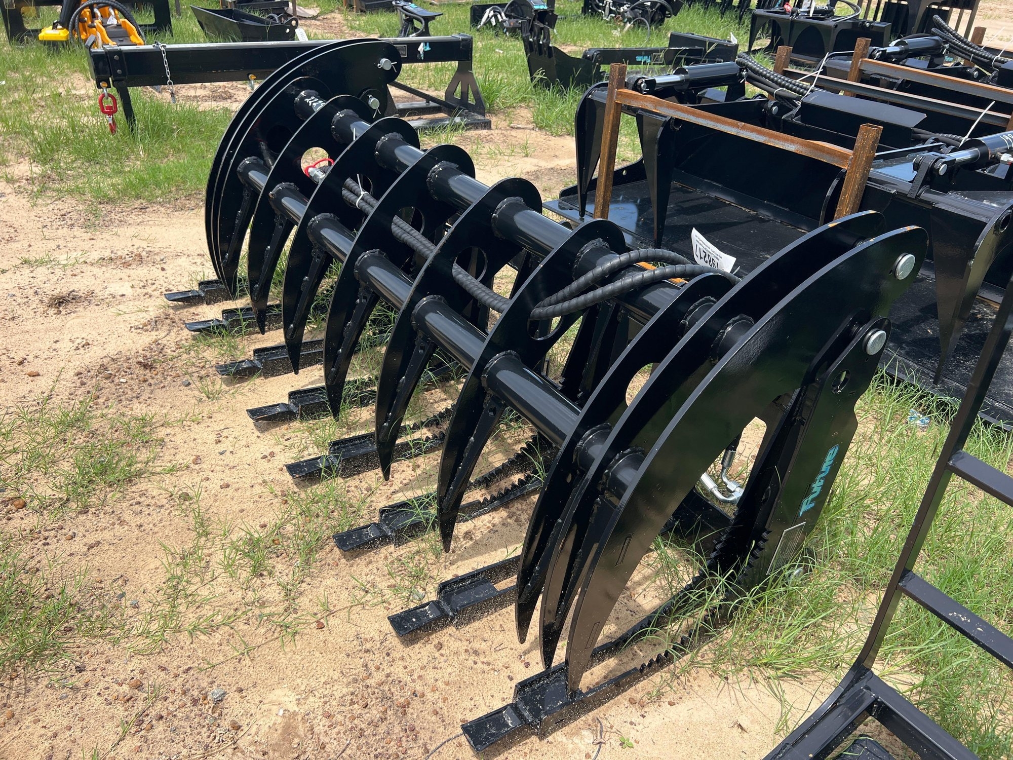 UNUSED FUTURE QUICK ATTACH CURVED LOG GRABBER (A51244)