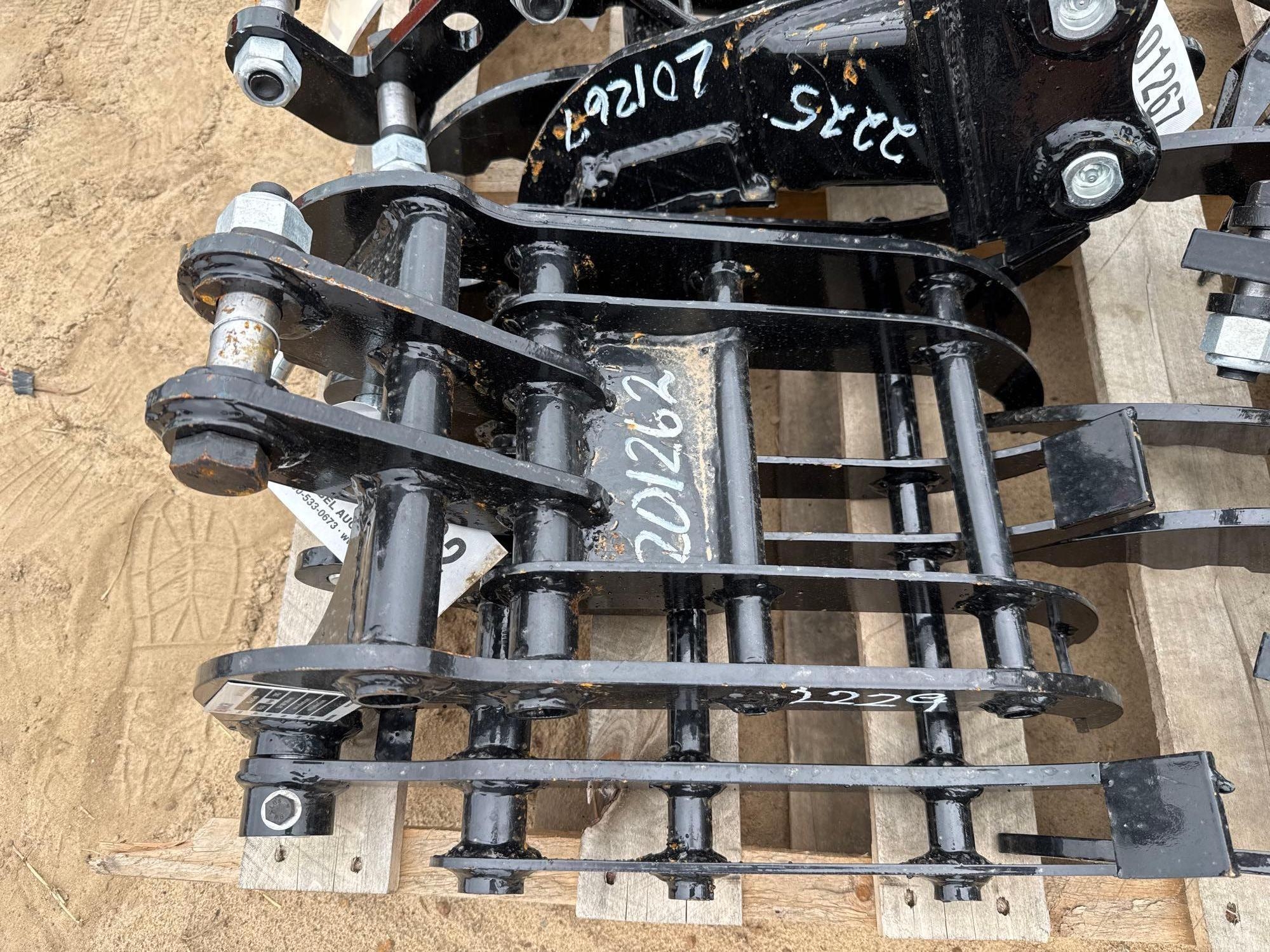 UNUSED IRANCH 15" EXCAVATOR WOOD GRAPPLE (A54757)