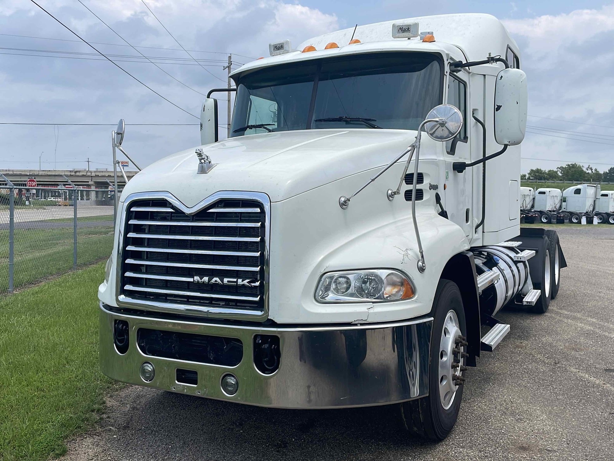 2014 MACK CXU613 (A50854)