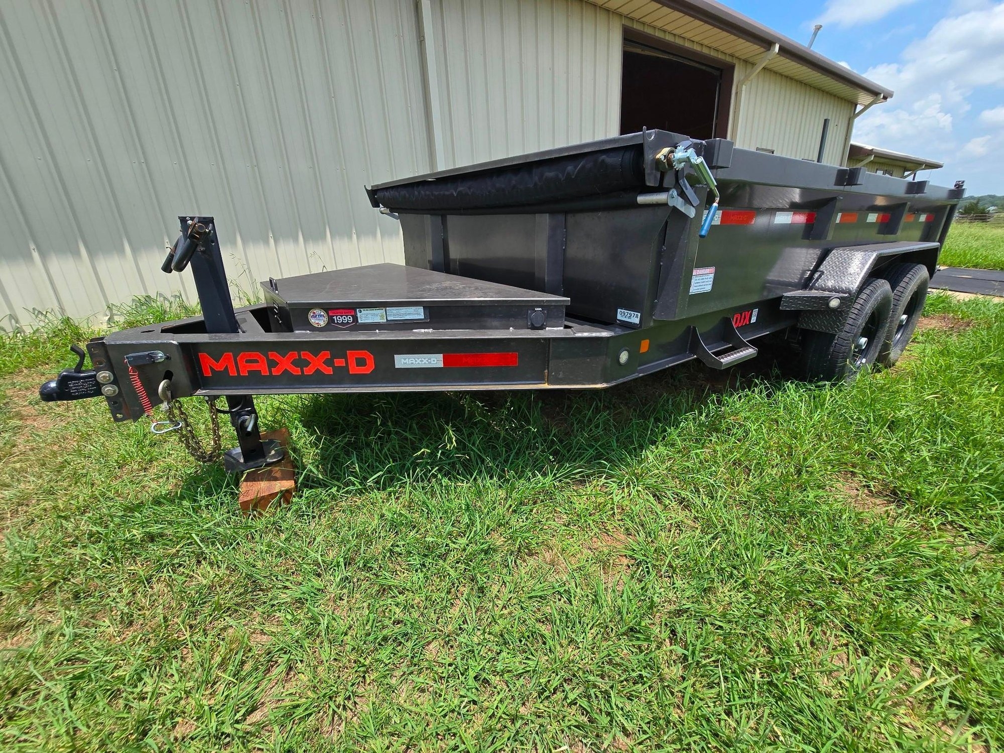 2022 MAXXD BD14 Heavy-Duty Dump Trailer with 14K GVWR and Tandem Axles (A53472)