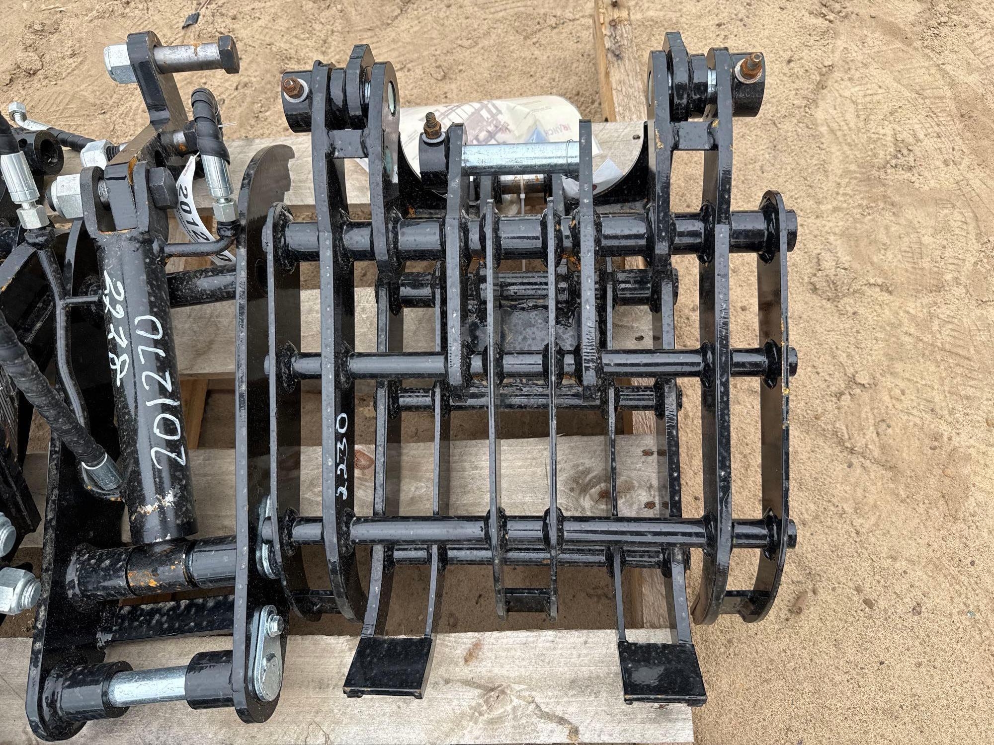 UNUSED IRANCH 15" EXCAVATOR WOOD GRAPPLE (A54757)