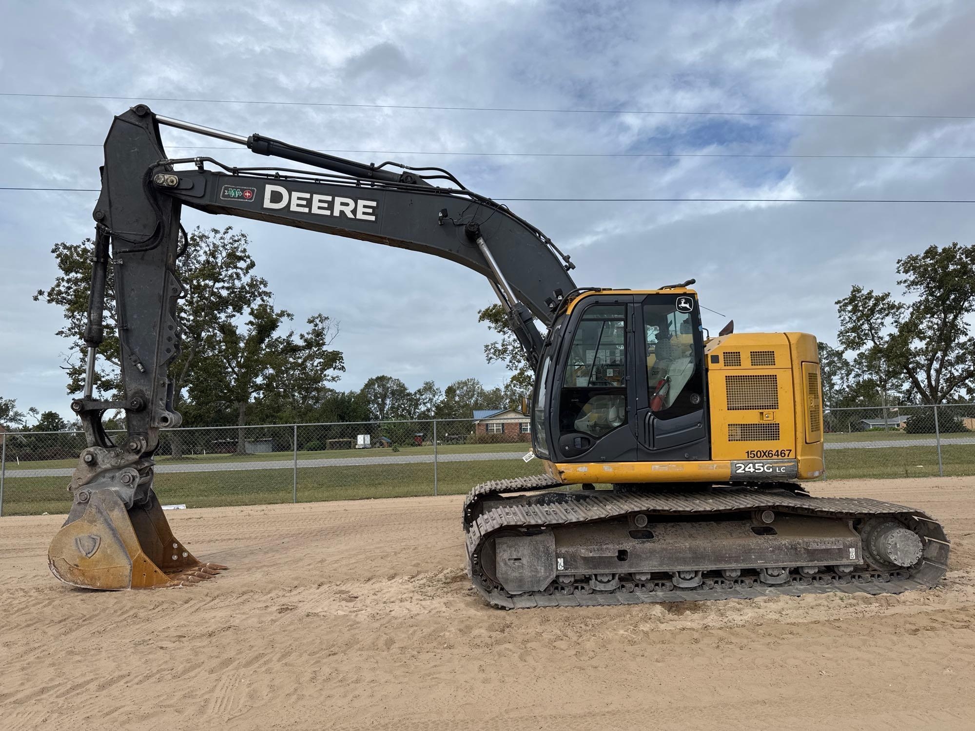 JOHN DEERE 245G LC EXCAVATOR (A52705)
