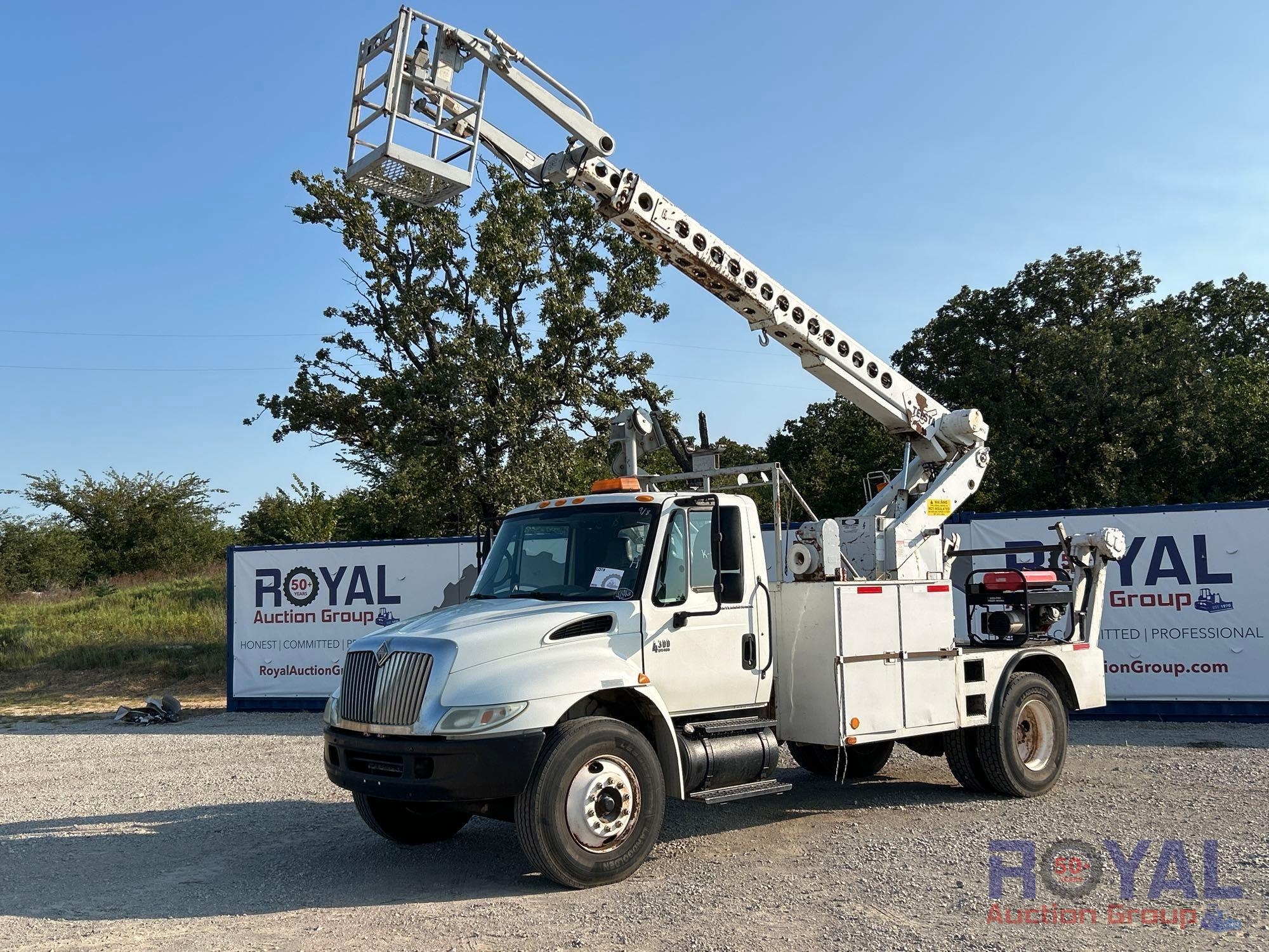 2005 International 4300 Telsta Telescopic Bucket Truck (A52377)