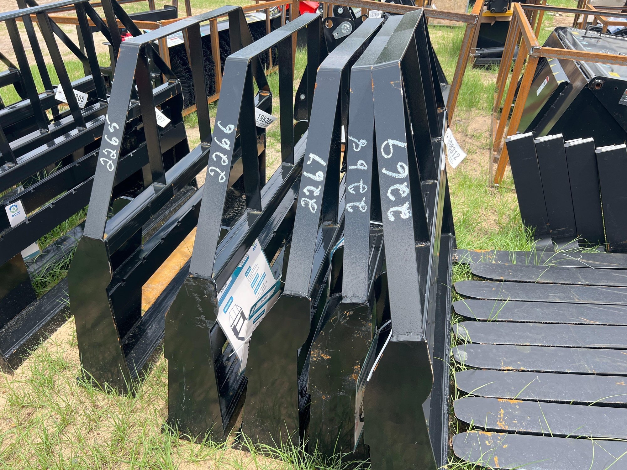 UNUSED AGT SAII100 QUICK ATTACH PALLET FORKS (A51244)