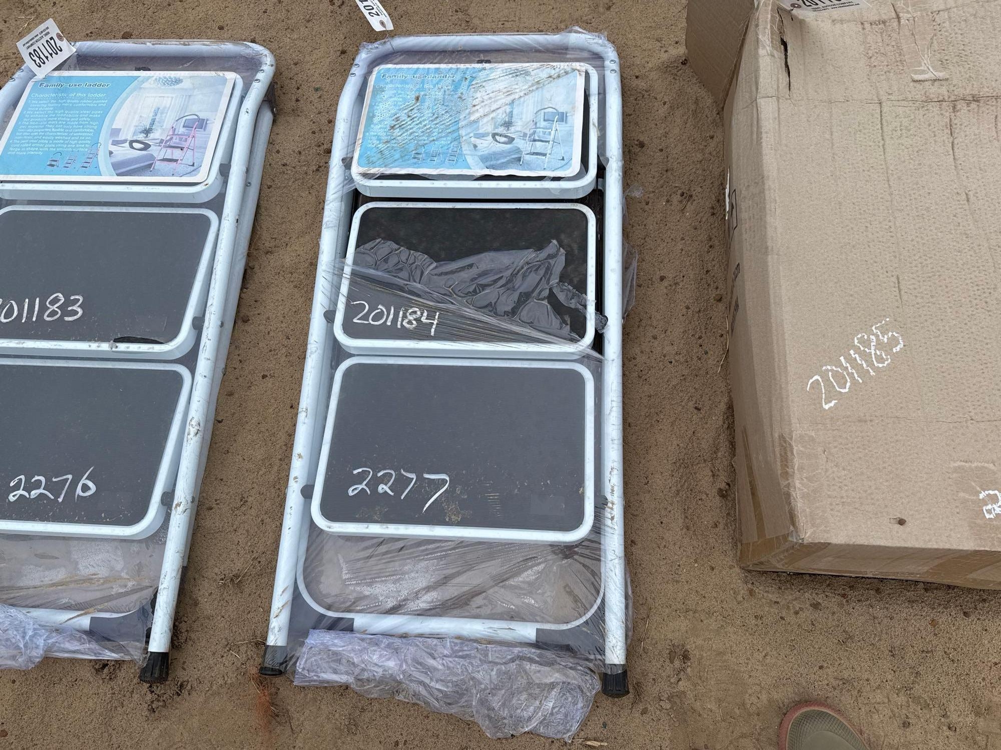 UNUSED 3 STEP - STEP LADDER (A54757)
