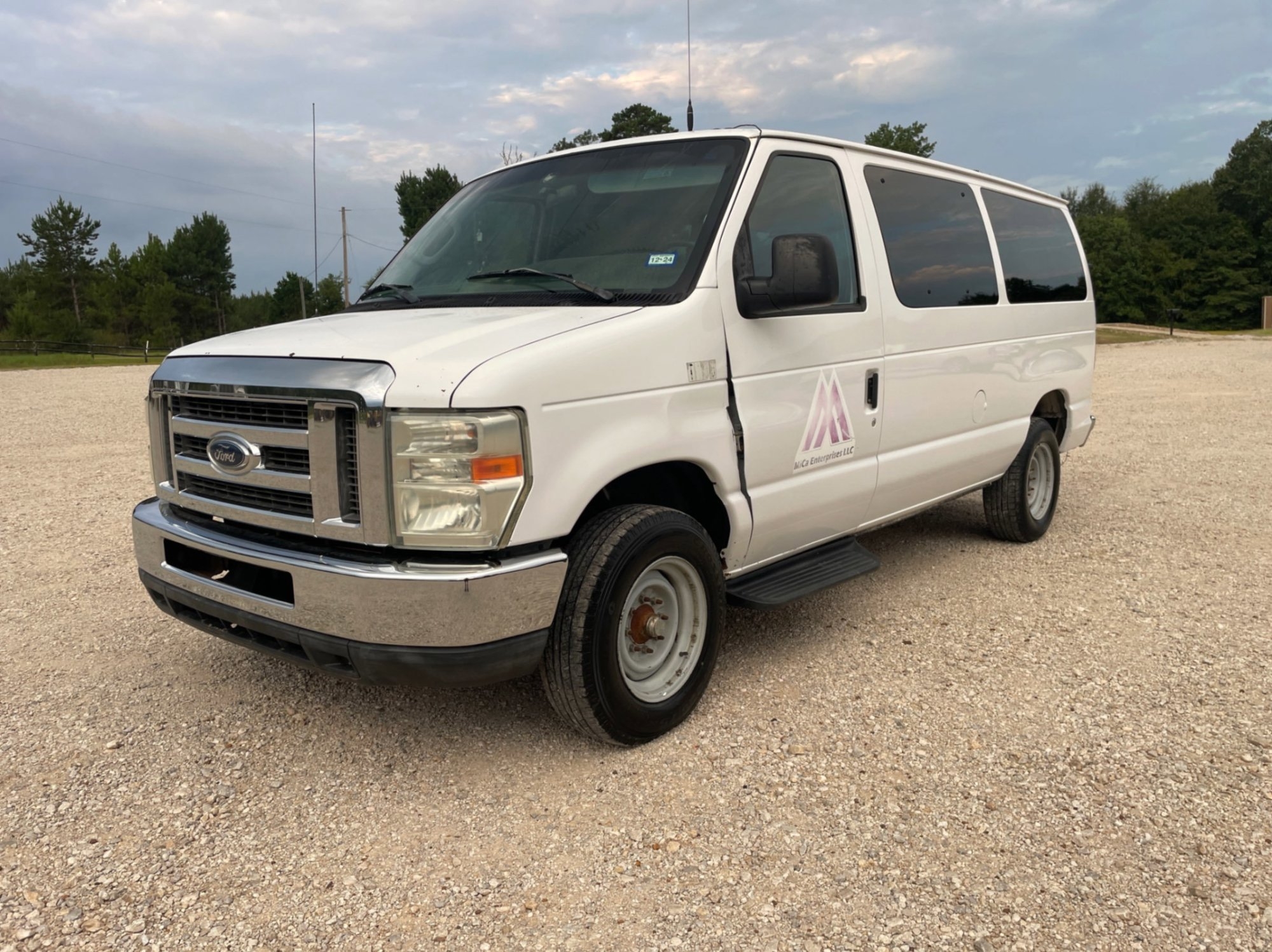2012 FORD E-SERIES 11 PASSENGER VAN (A52472)