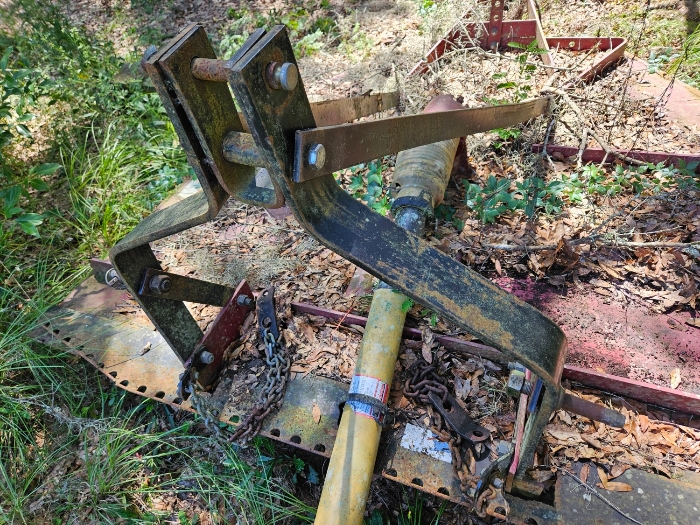 23 09 19 King Kutter bush hog hitch with mystery chains.jpg