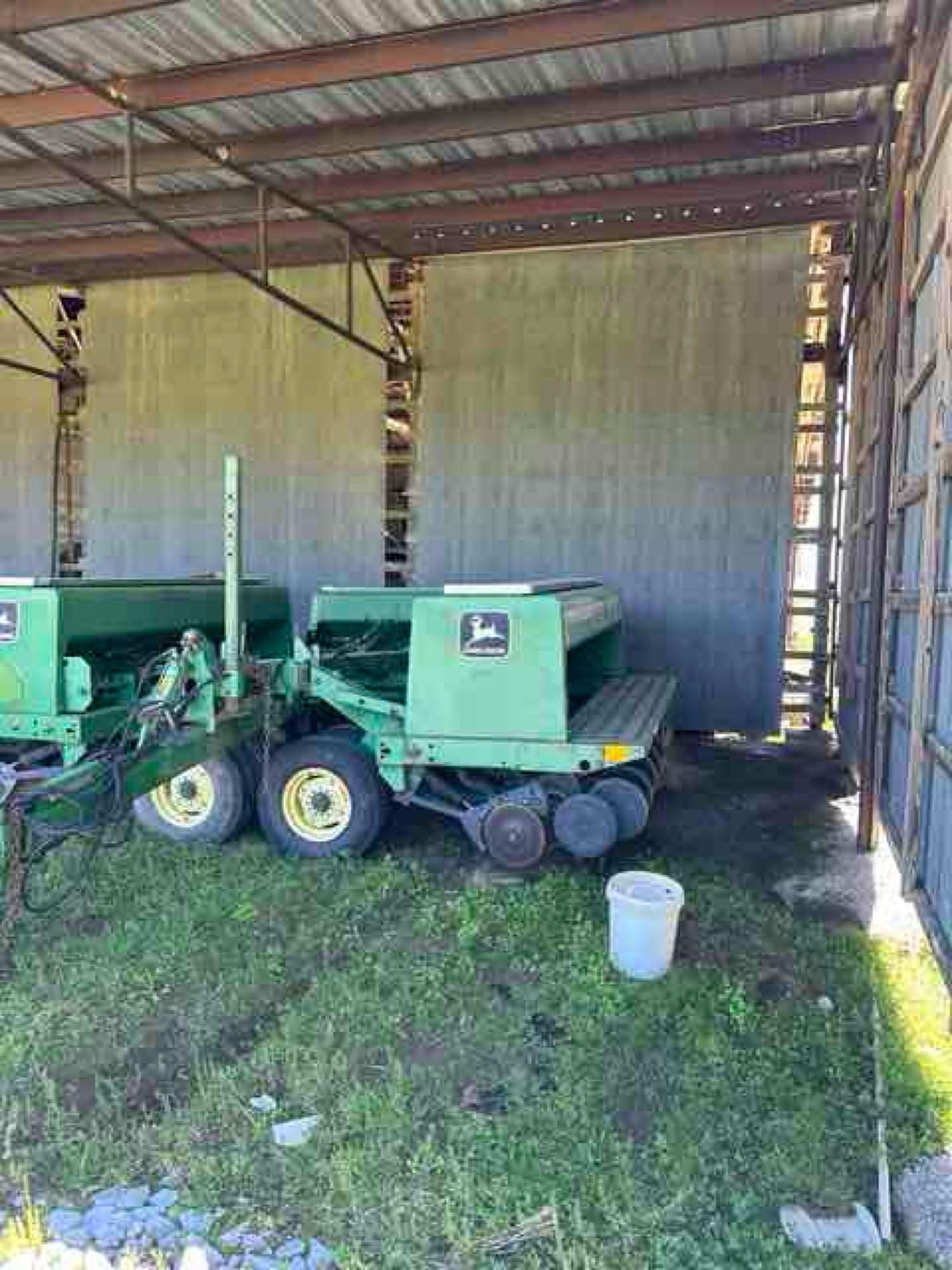 John Deere 455 Drill 30 ft (A46877)
