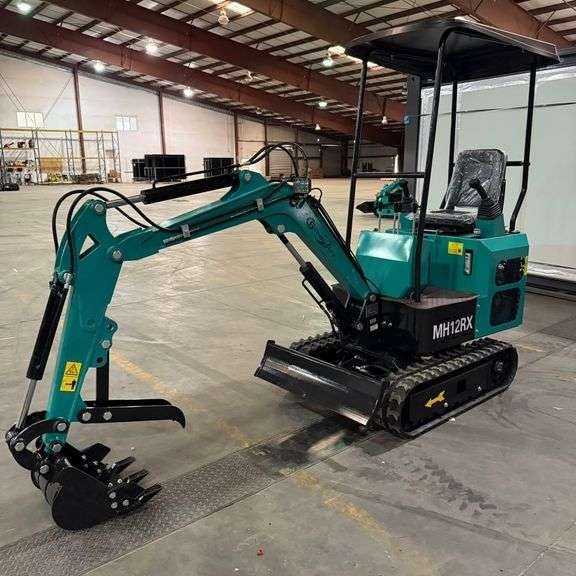 2025 AGT MH12RX Mini-Excavator with Pilot Controls & Dozer Blade (New/Unused) (A59225)