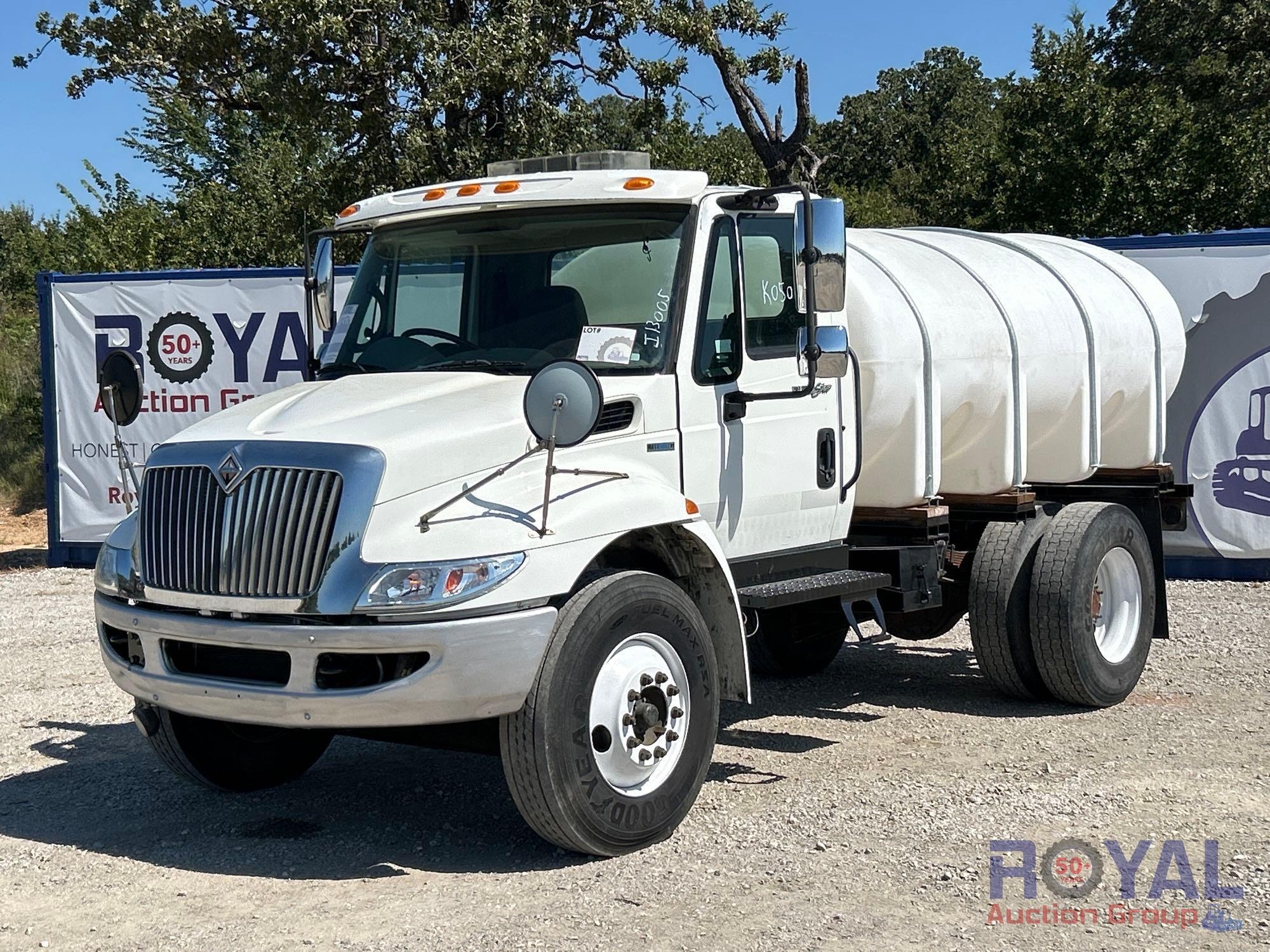 2010 International 4300 2,000 Gallon Water Truck (A52377)