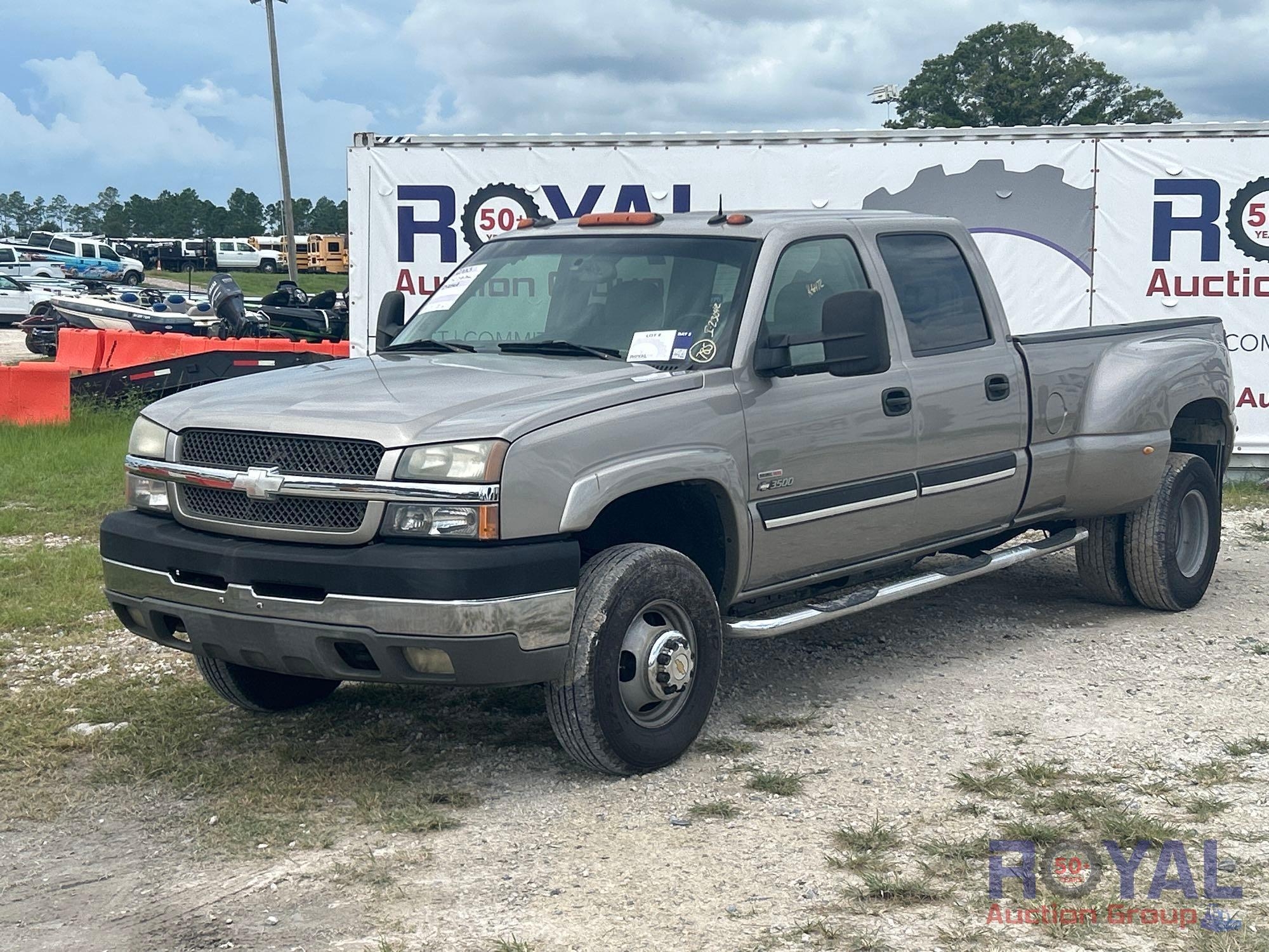 2003 Chevrolet Silverado 3500 Crew Cab Pickup Truck with Gooseneck Hitch (A51692)