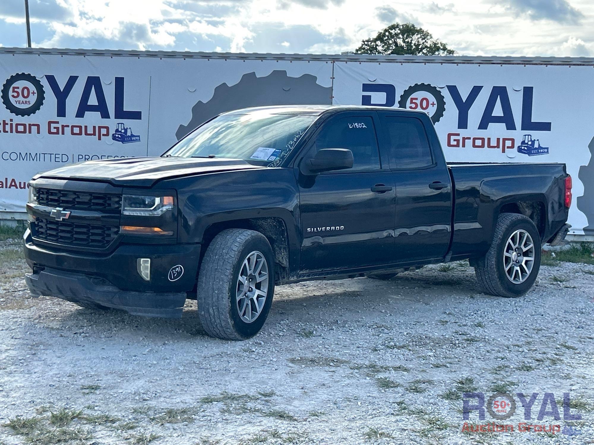2016 Chevrolet Silverado 1500 Crew Cab Pickup Truck (A51692)