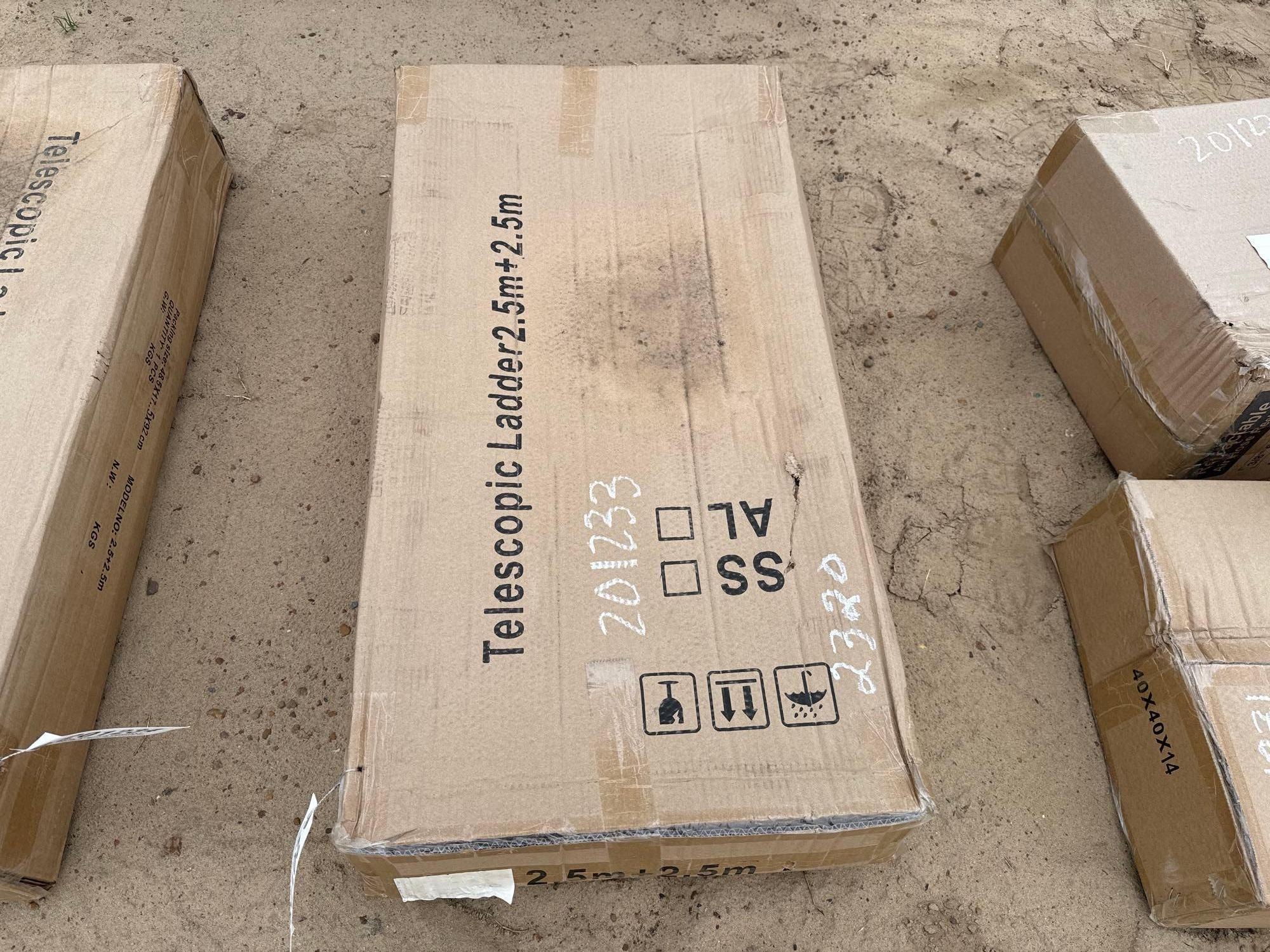 UNUSED TELESCOPIC LADDER - 2.5M+2.5M (A54757)