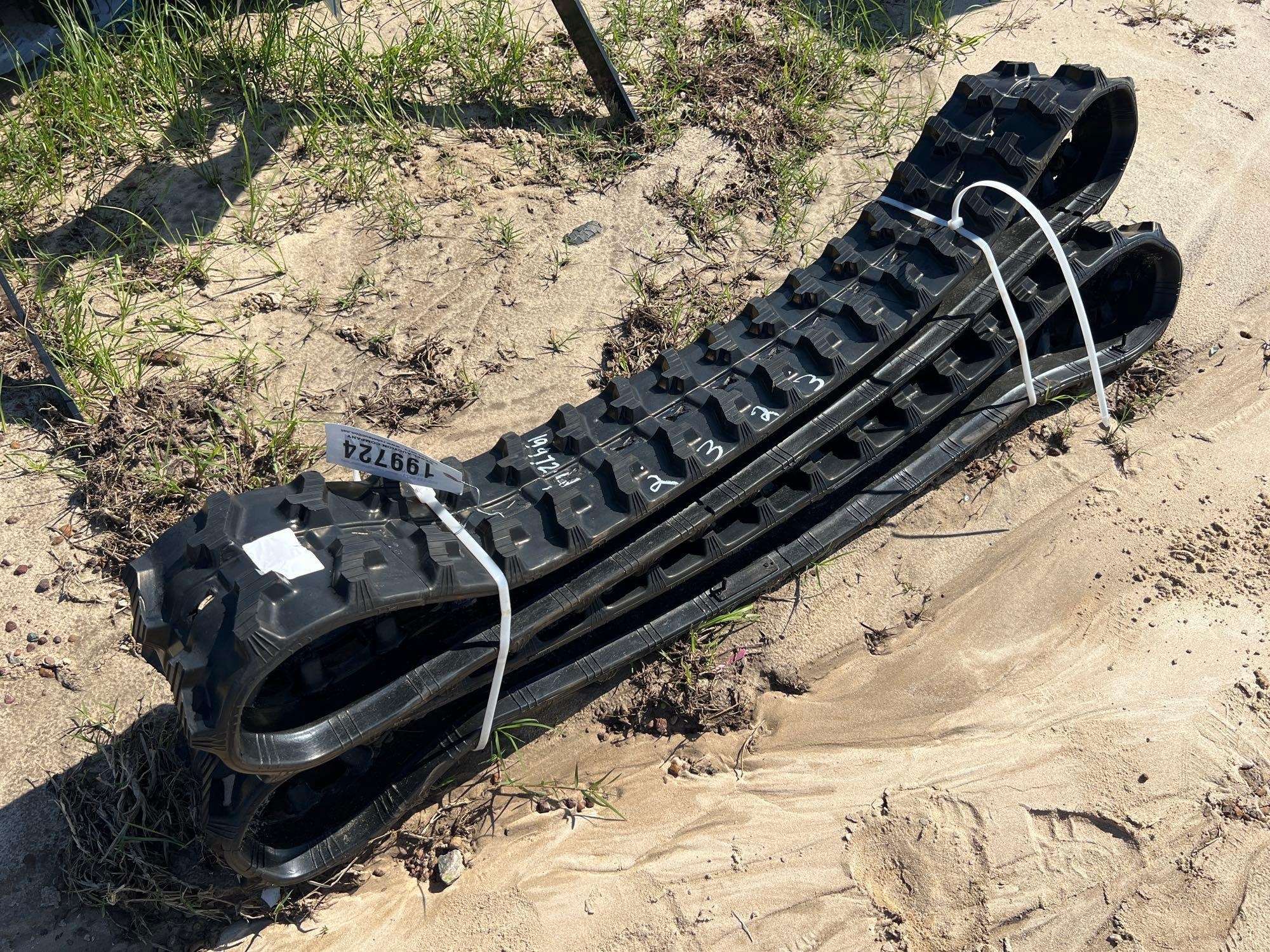 UNUSED PAIR OF FUTURE 7" RUBBER TRACKS (A51248)