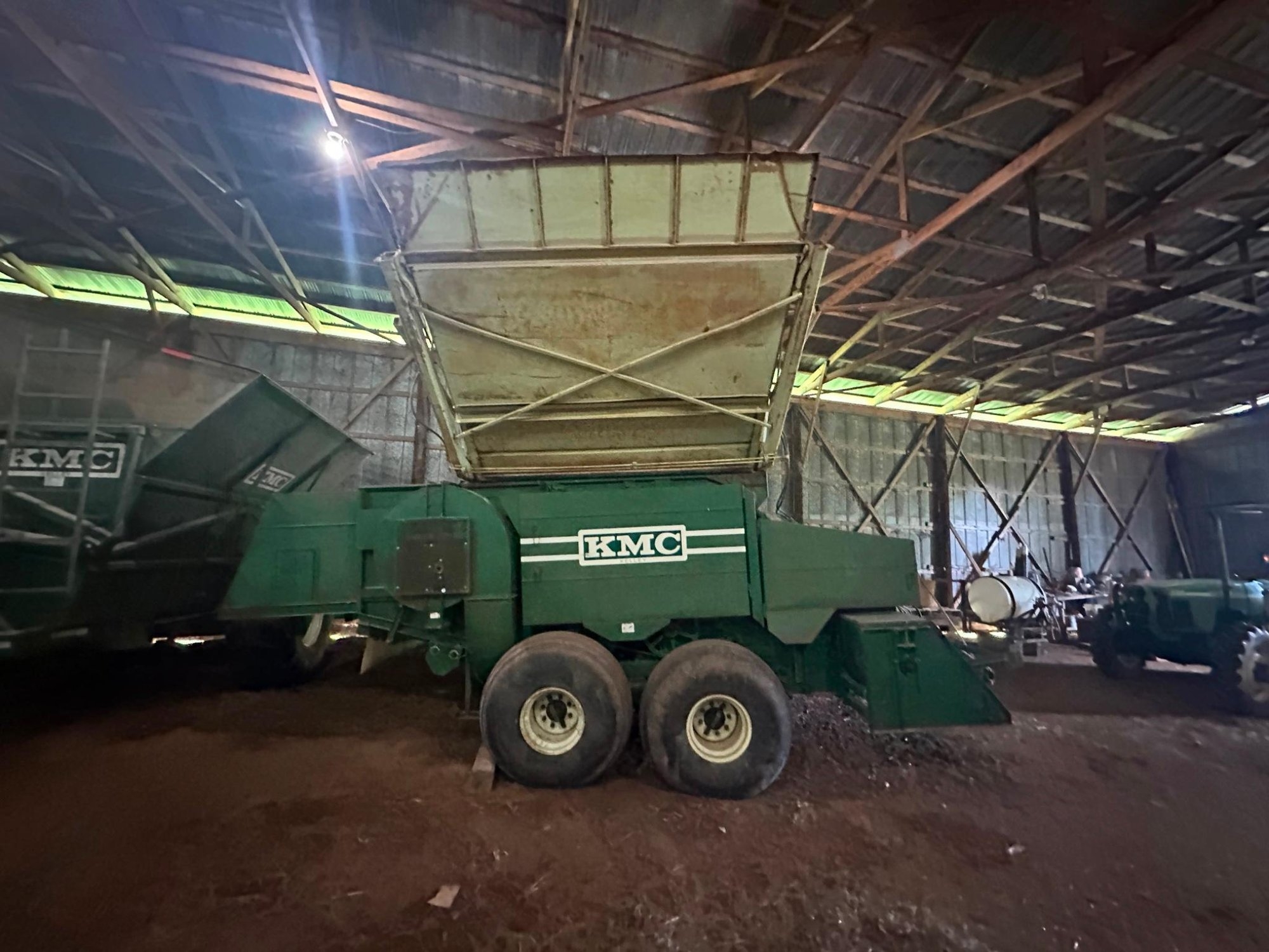 KMC 3360 4-row Basket Dump Peanut Combine (A52128)