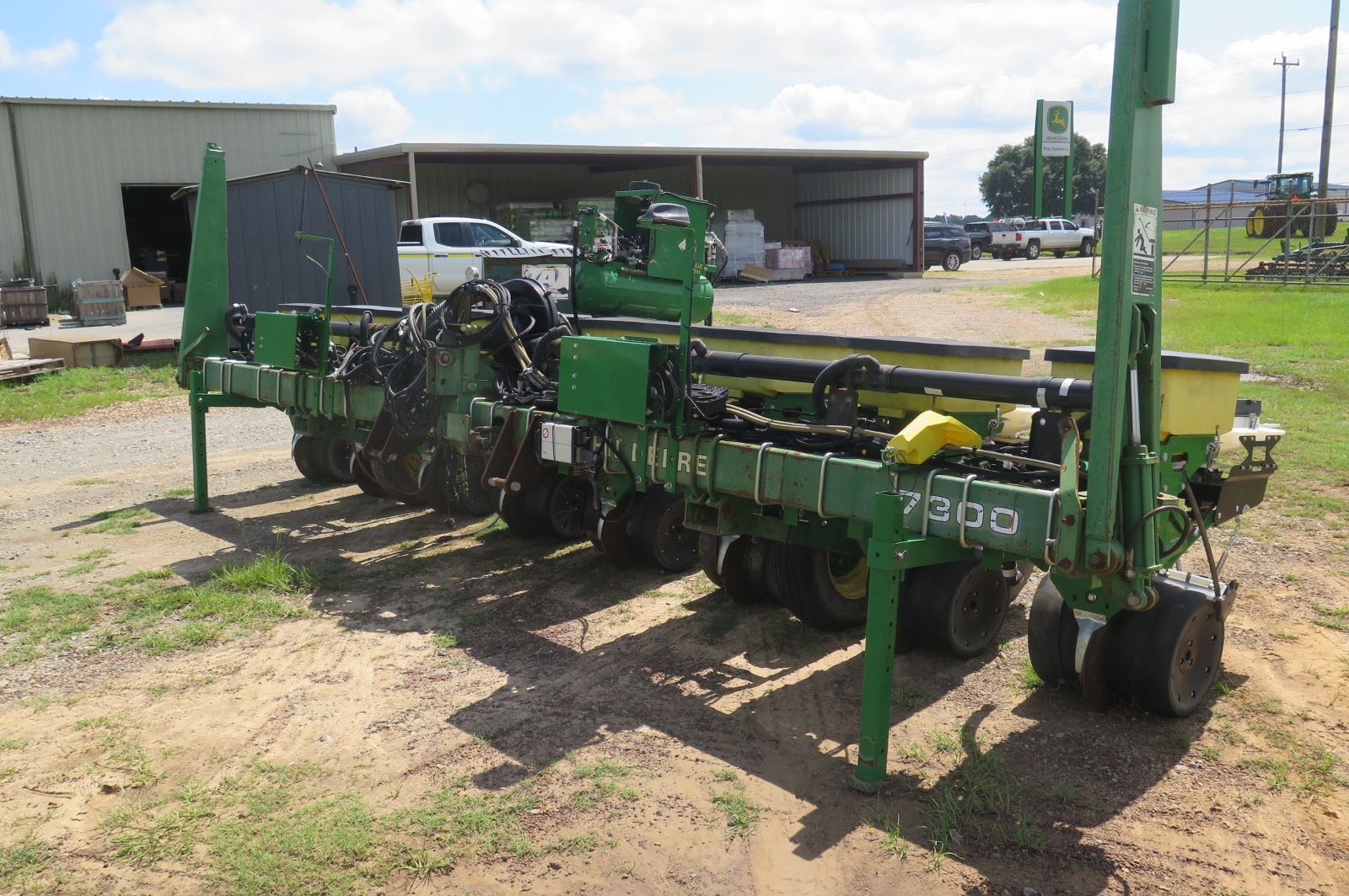 JOHN DEERE 7300 LOT NUMBER 18 (A53084)
