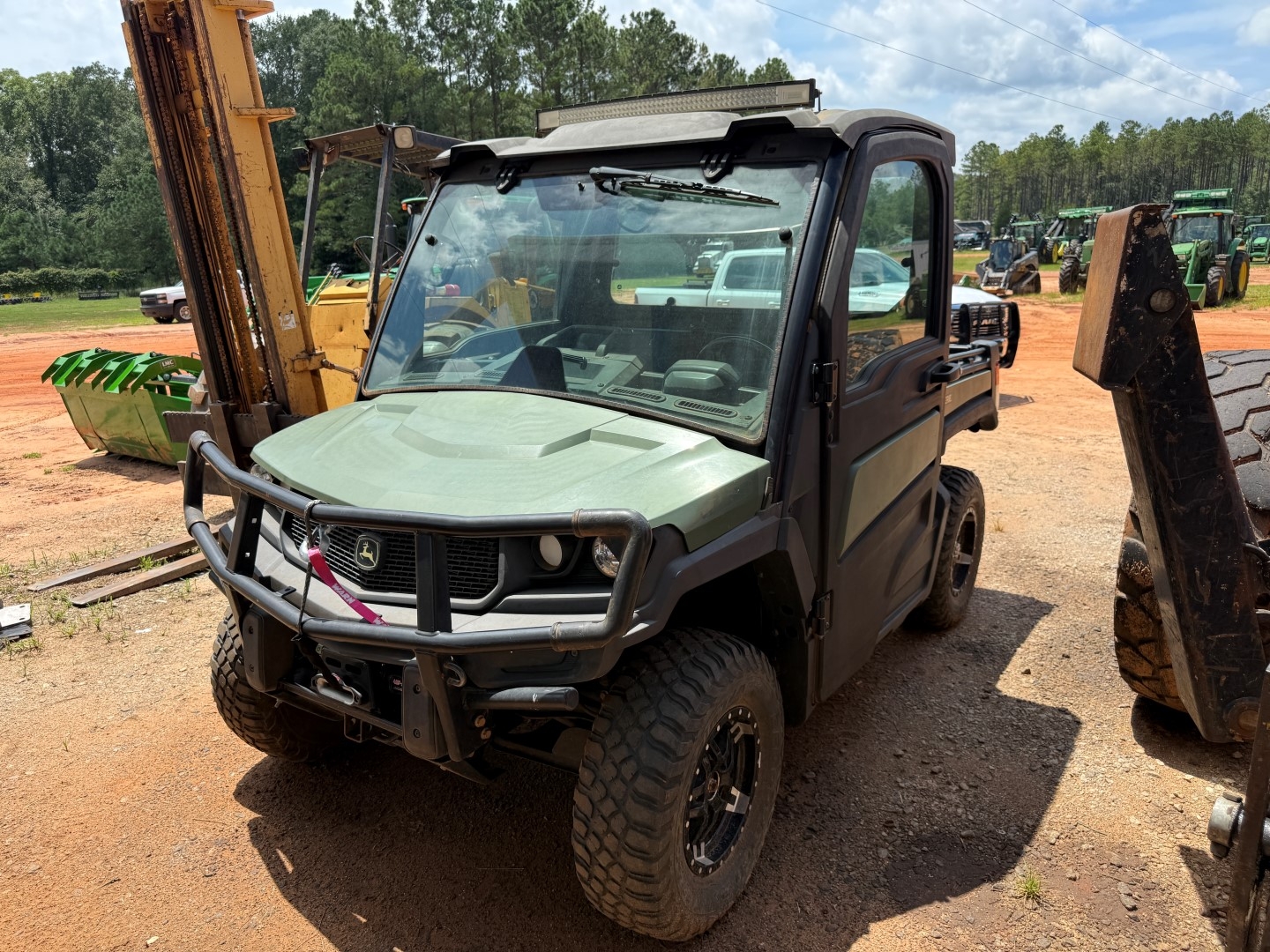 2019 JOHN DEERE XUV835M LOT NUMBER 26 (A53084)