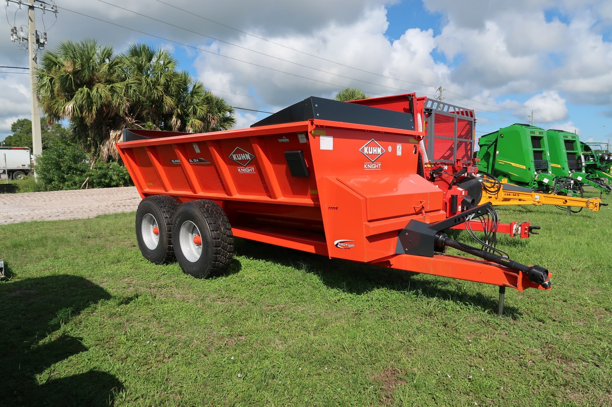 KUHN SL124T LOT NUMBER 63 (A53084)