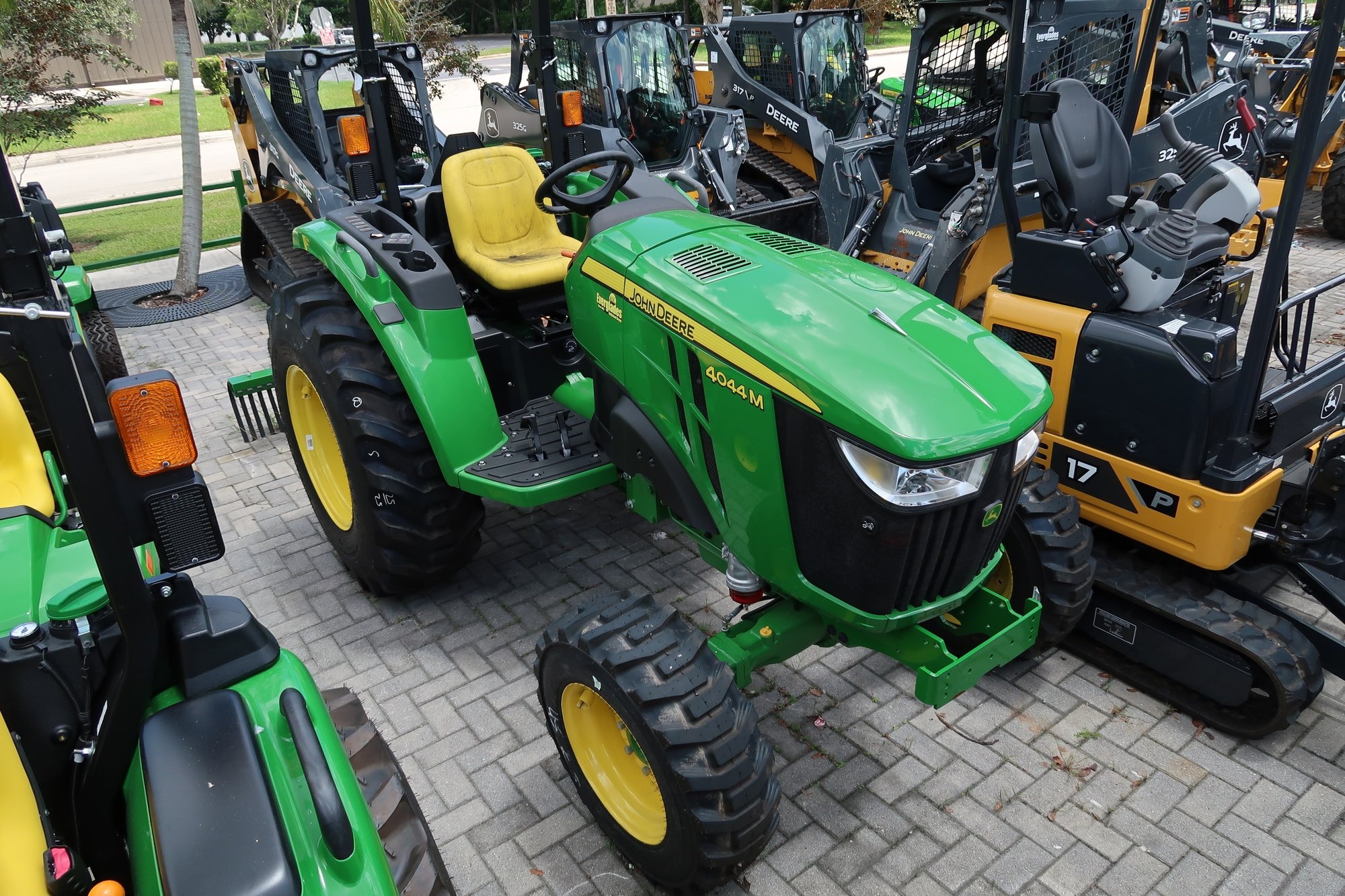 2024 JOHN DEERE 4044M LOT NUMBER 65 (A53084)