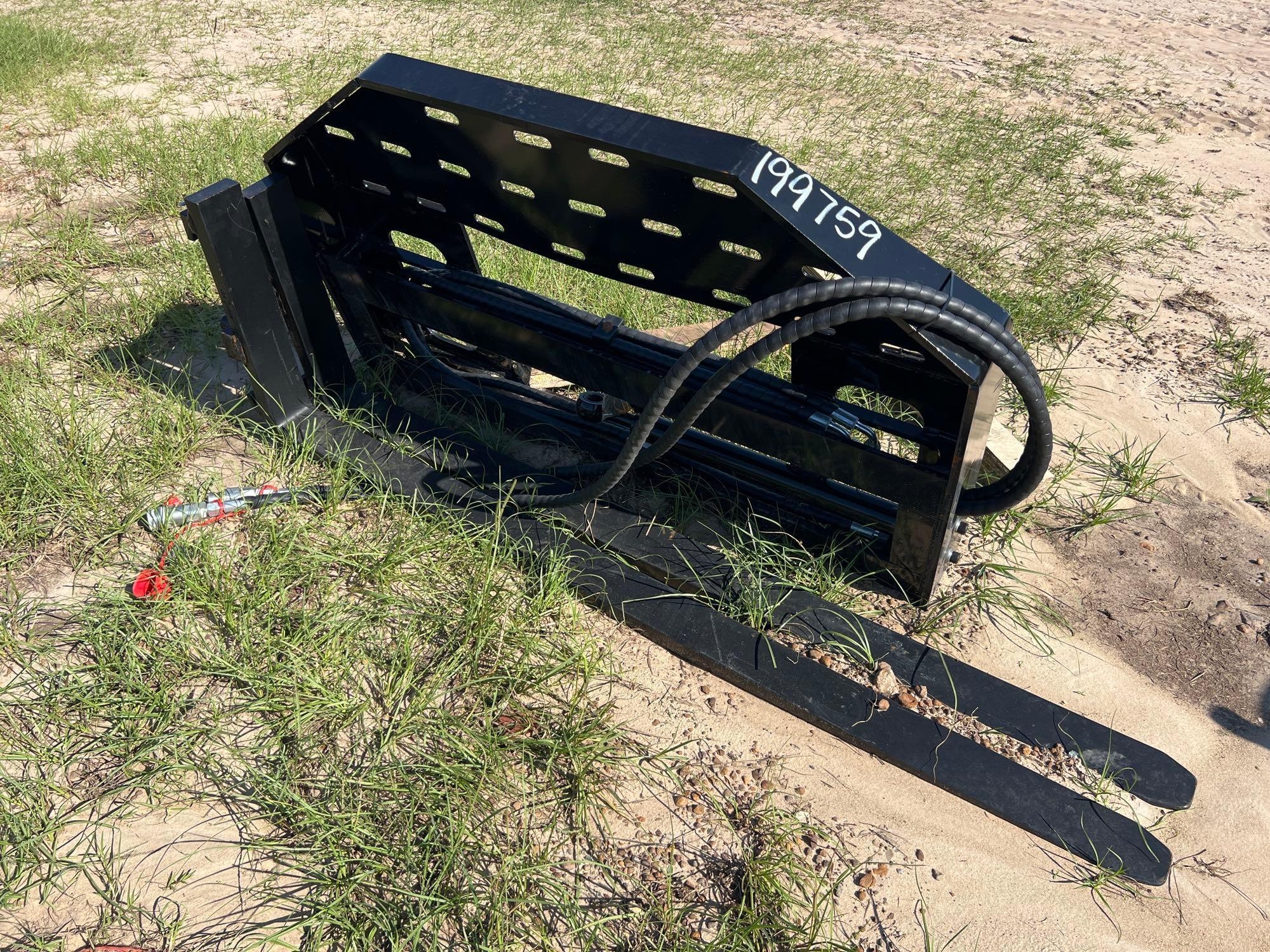 UNUSED FUTURE SF60 HYD MAST W/ 60" FORKS (A51248)