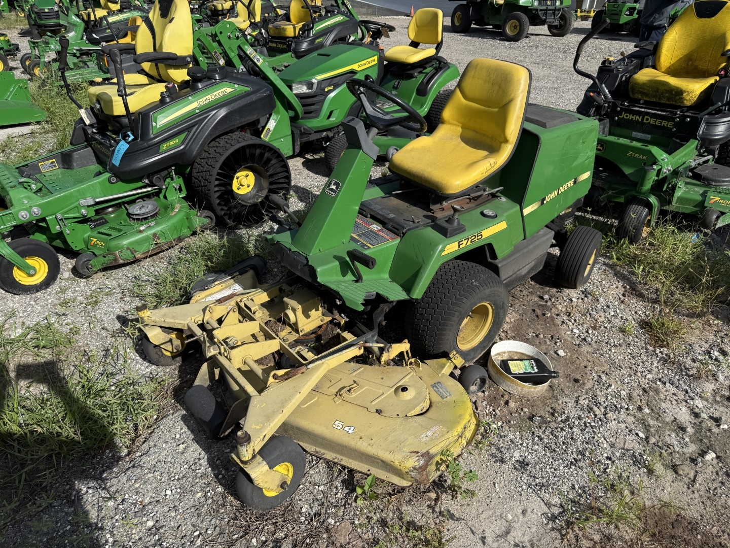 JOHN DEERE F725 LOT NUMBER 101 (A53084)