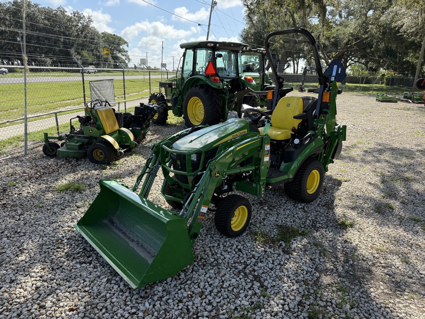 2024 JOHN DEERE 1025R LOT NUMBER 109 (A53084)