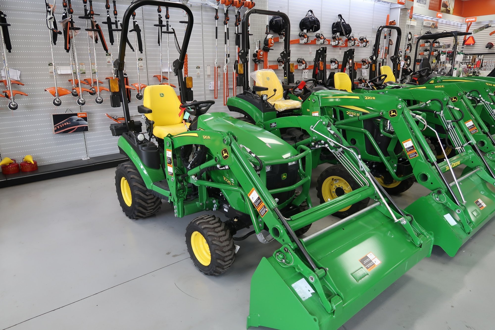 2024 JOHN DEERE 1025R LOT NUMBER 163 (A53084)