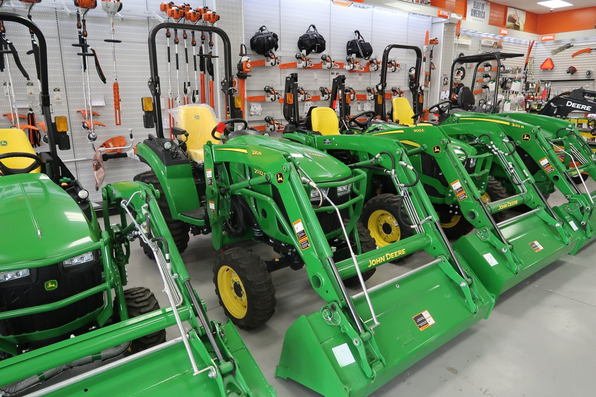 2023 JOHN DEERE 2032R LOT NUMBER 164 (A53084)